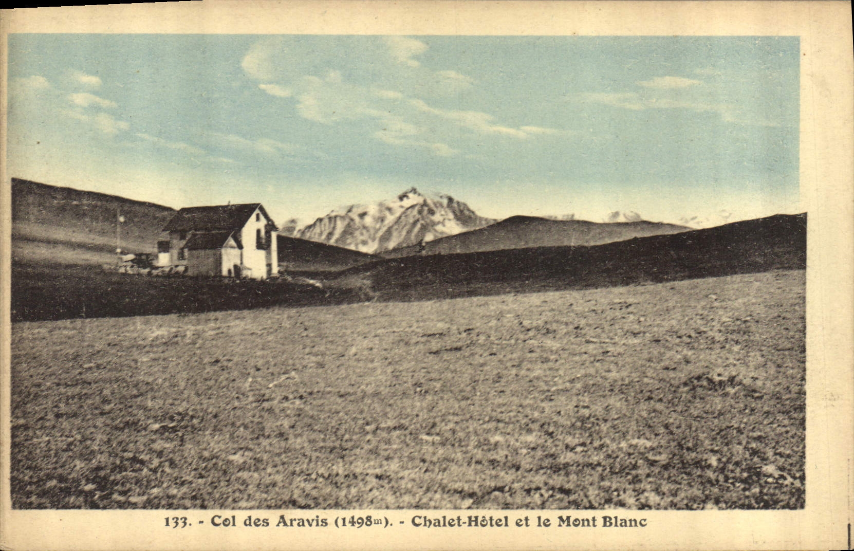 Col des Aravis (1498m) — Chalet-Hôtel et le Mont Blanc — L. Yomod, déposé (Haute-Savoie)
