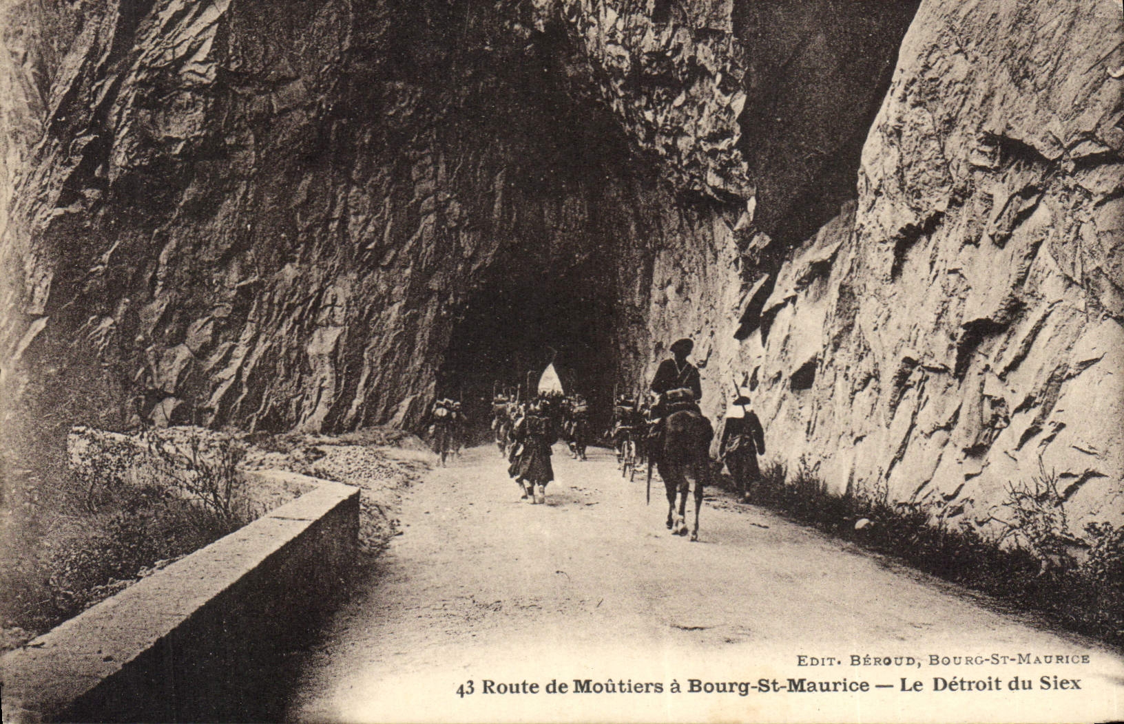 CPA Route de Moutiers a Bourg St Maurice Le Detroit du Siex 