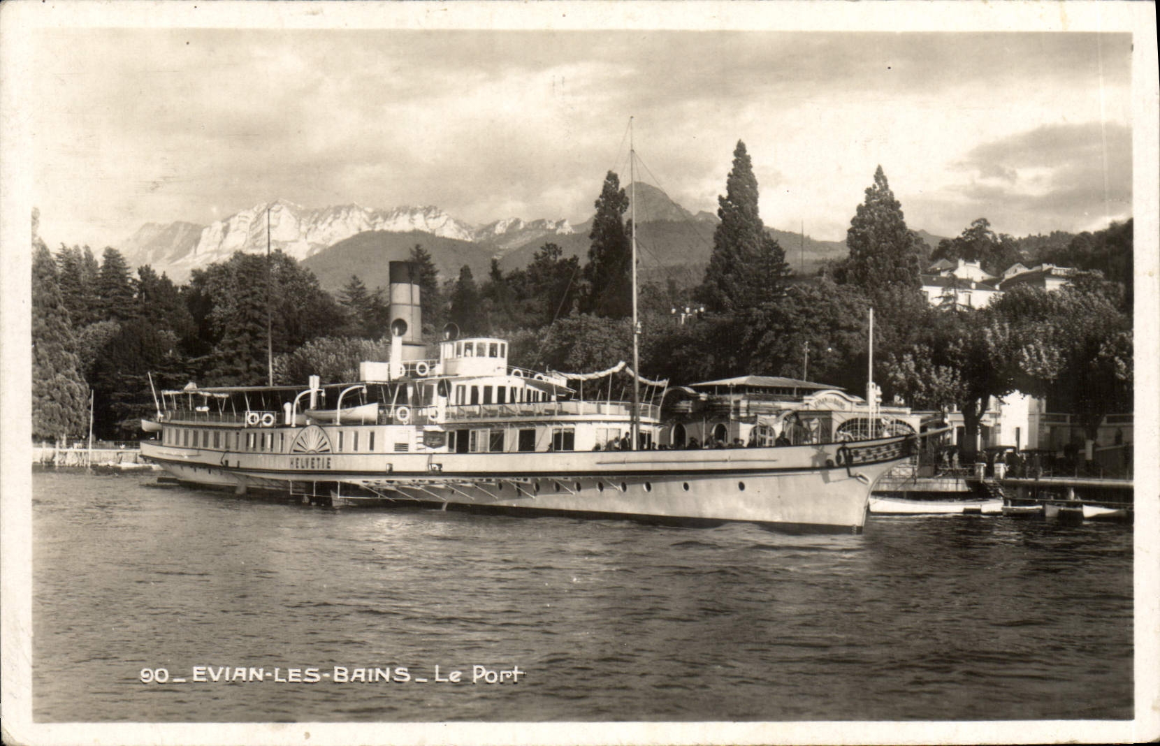 Evian-les-Bains — Le Port — Bateau à vapeur 'Helvetia' — Société Gravure Nequate