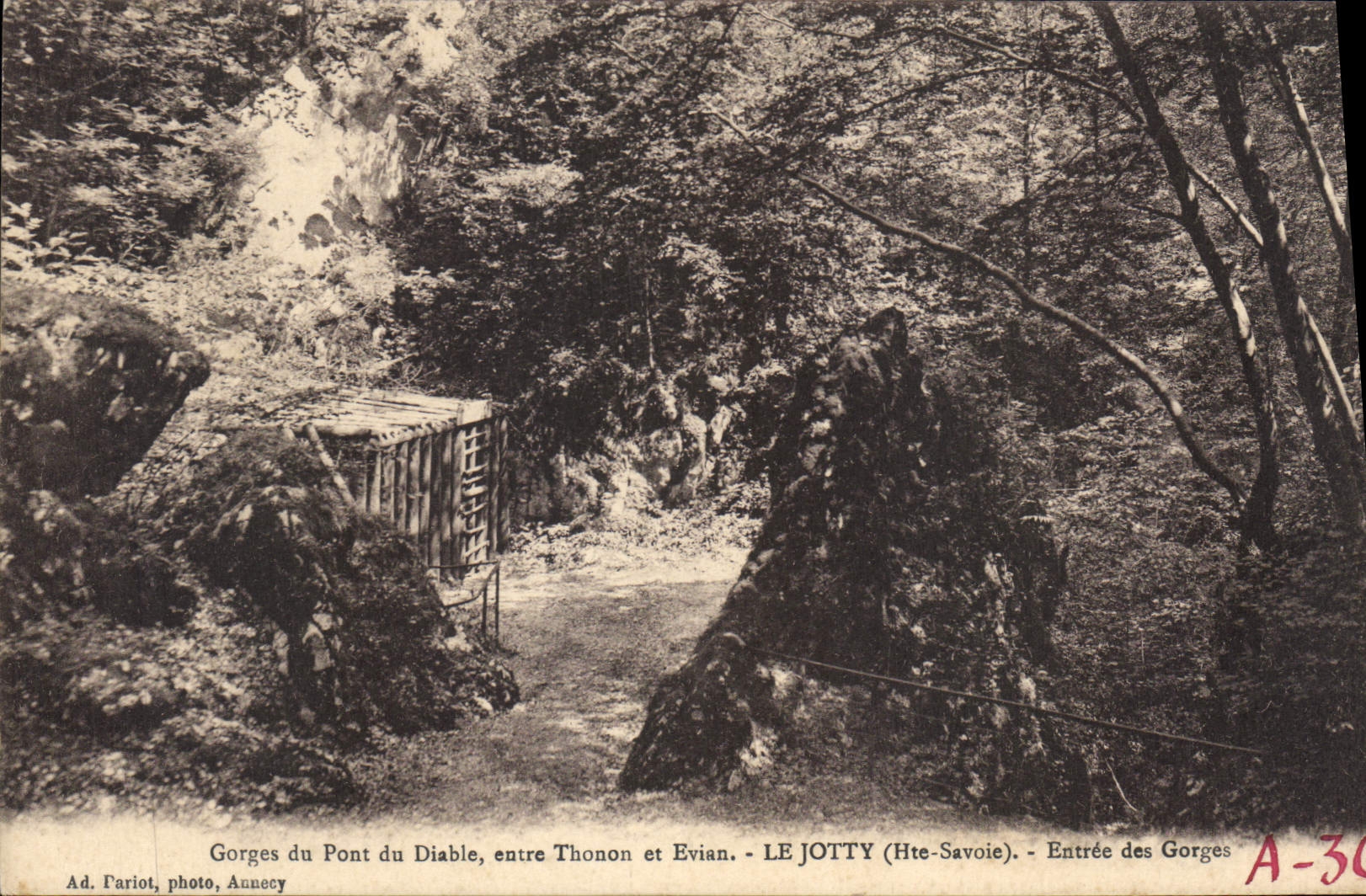 Gorges du Pont du Diable, entre Thonon et Evian — LE JOTTY (Hte-Savoie) — Entrée des Gorges — Ad. Pariot, photo, Annecy — A-30