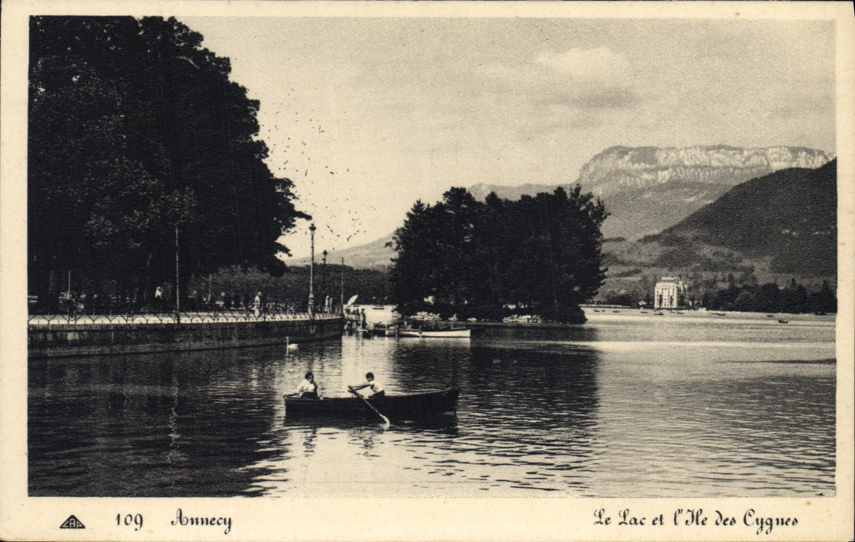 Annecey — Le Lac et l'Île des Cygnes — Éditeur : C. des Arts, Strasbourg-Schiltigheim, n° 109