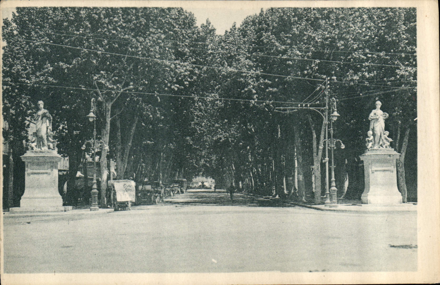 Aix-en-Provence — Entrée du Cours Mirabeau — J. Goulard, Éditeur E. Bun
