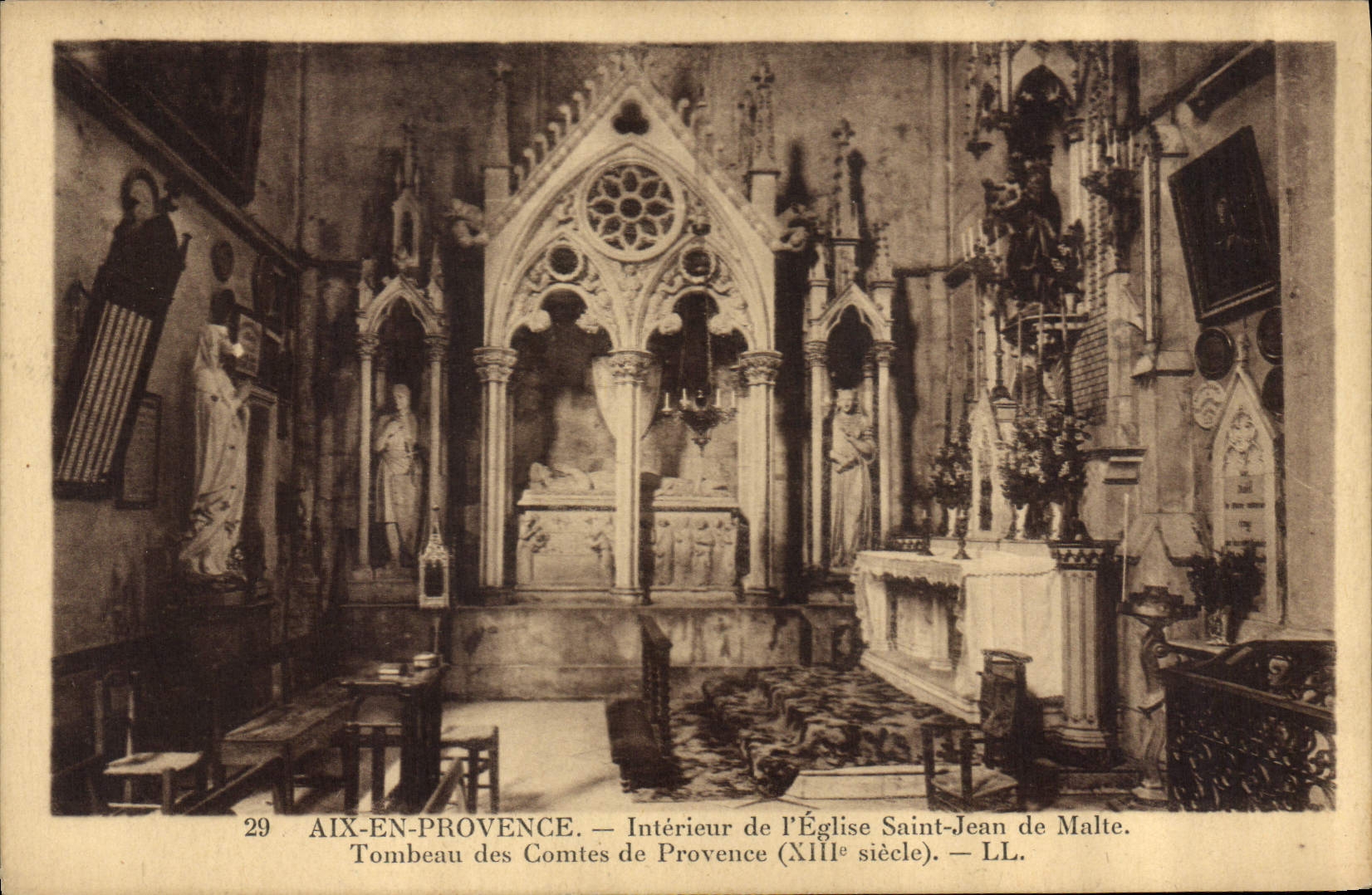 Aix-en-Provence — Intérieur de l'Église Saint-Jean de Malte — Tombeau des Comtes de Provence (XIIIe siècle) — LL