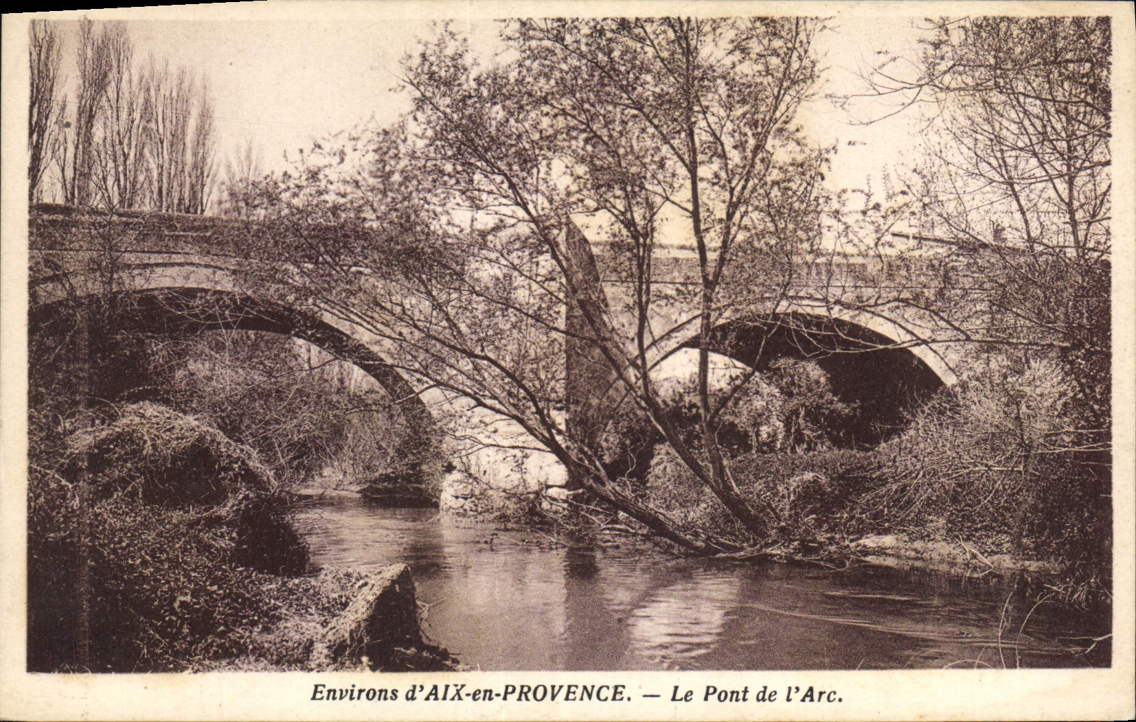 Environs d'AIX-en-PROVENCE — Le Pont de l'Arc