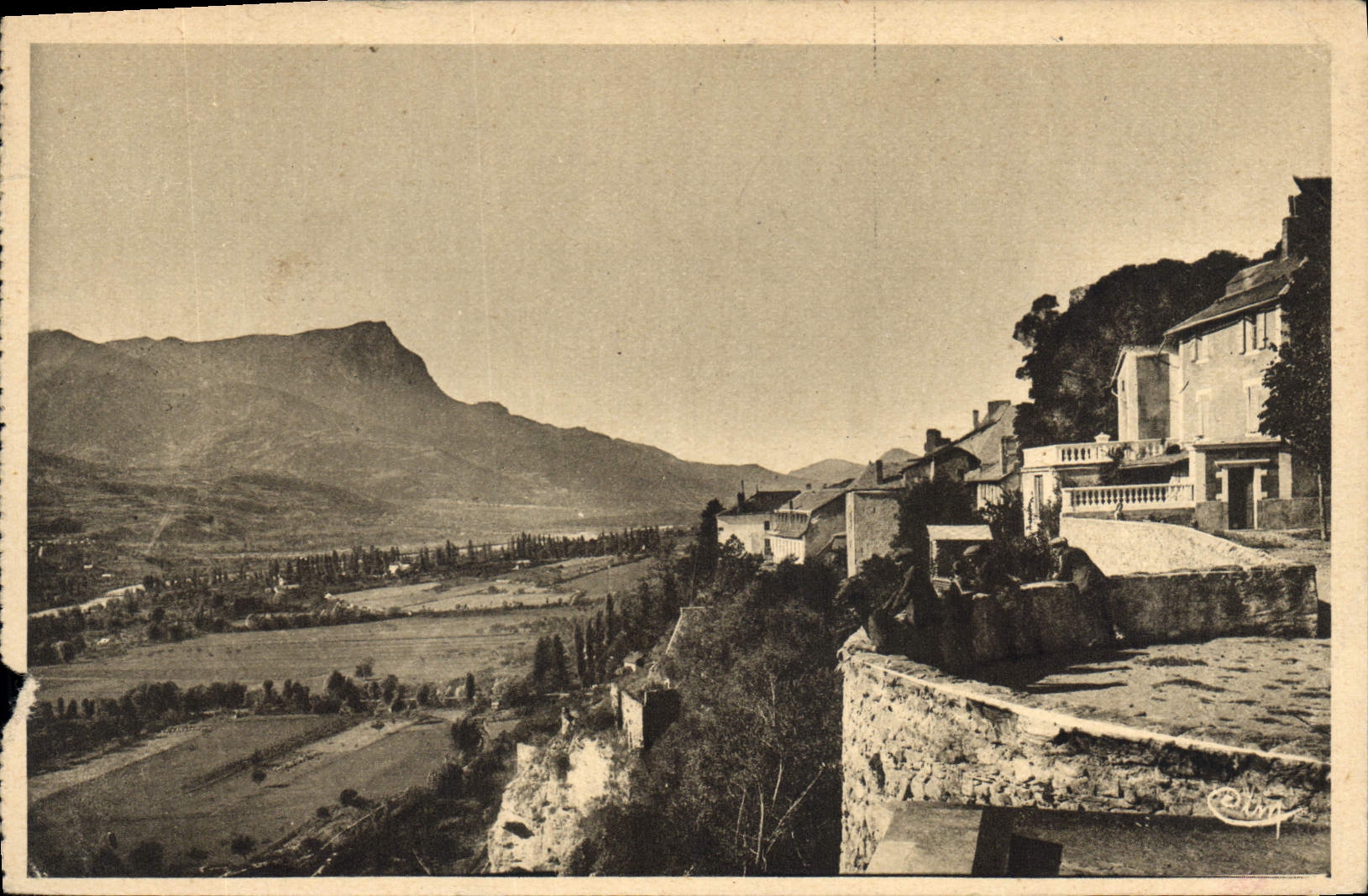 Embrun (Hautes-Alpes) — Der Kreisverkehr — Tal der Durance — Verlag Les Alpes Touristiques, n°4