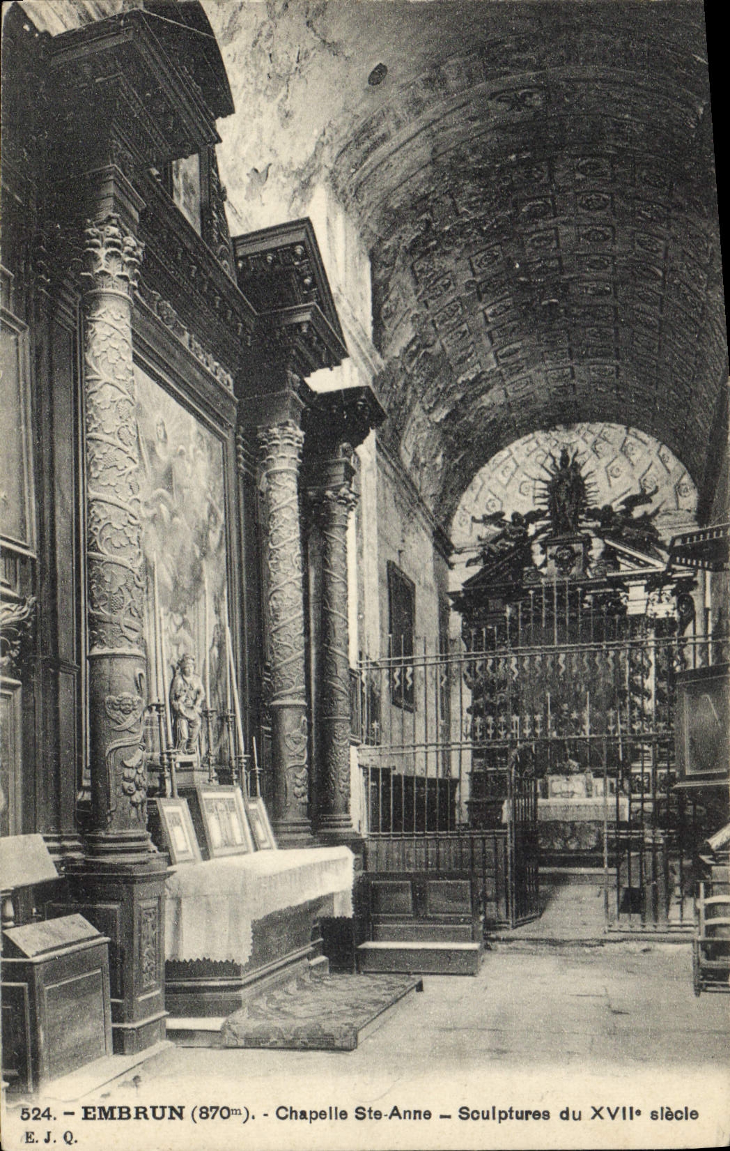 CPA Embrun Chapelle Ste Anne Sculptures du XVII siecle 