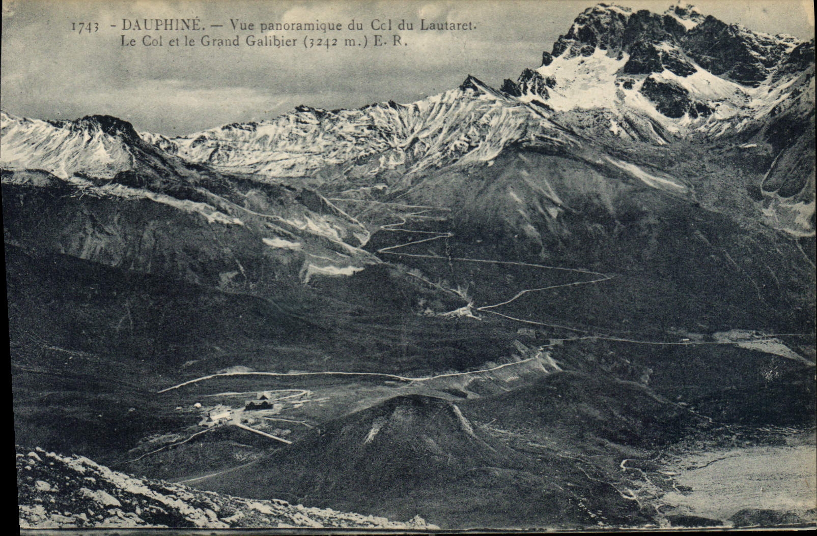 Dauphiné — Vue panoramique du Col du Lautaret. Le Col et le Grand Galibier (3242 m.) E.R.