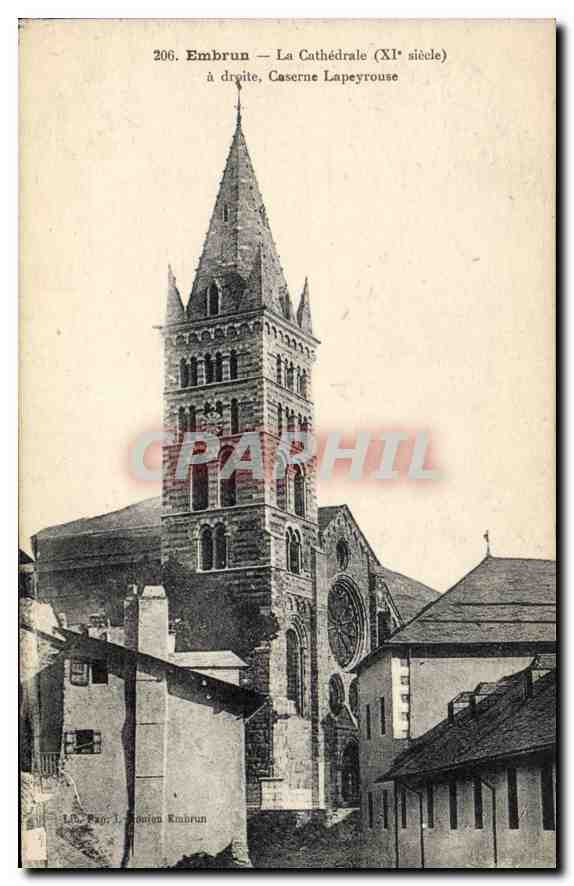 Embrun — La Cathédrale (XIe siècle) — à droite, Caserne Lapeyrouse — Lib. Pago, Embrun