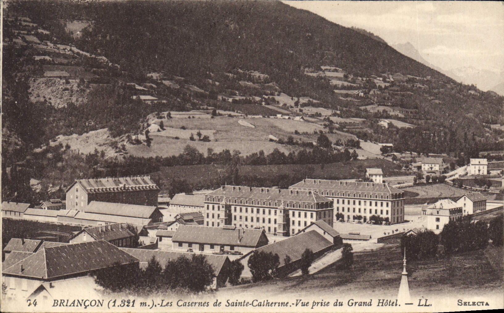 Briançon (1.321 m.) — Les Casernes de Sainte-Catherine — Vue prise du Grand Hôtel — LL. Selecta