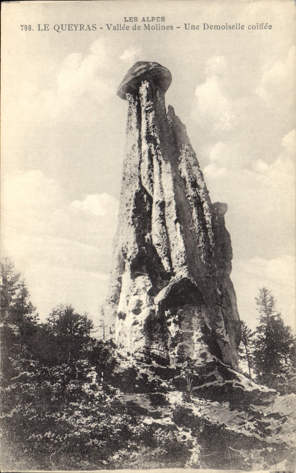 CPA Les Alpes Le Queyras Vallee de Molines Une Demoiselle coi