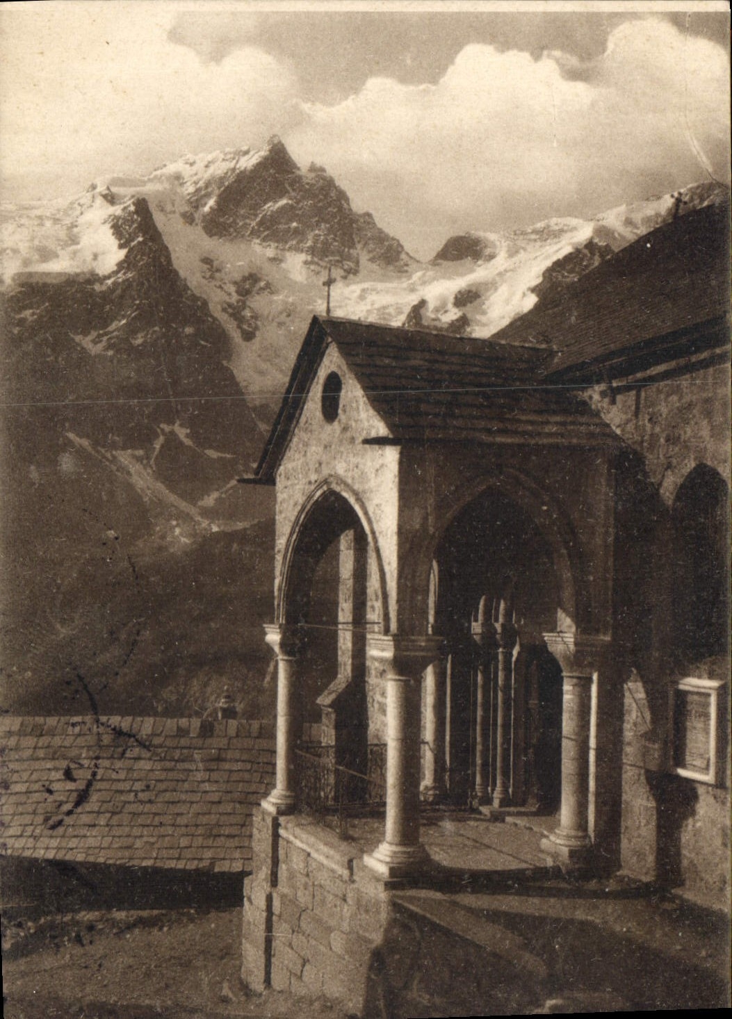CPA La Grave Chapelle des Terrasses et le Grand Pie de la Meije 
