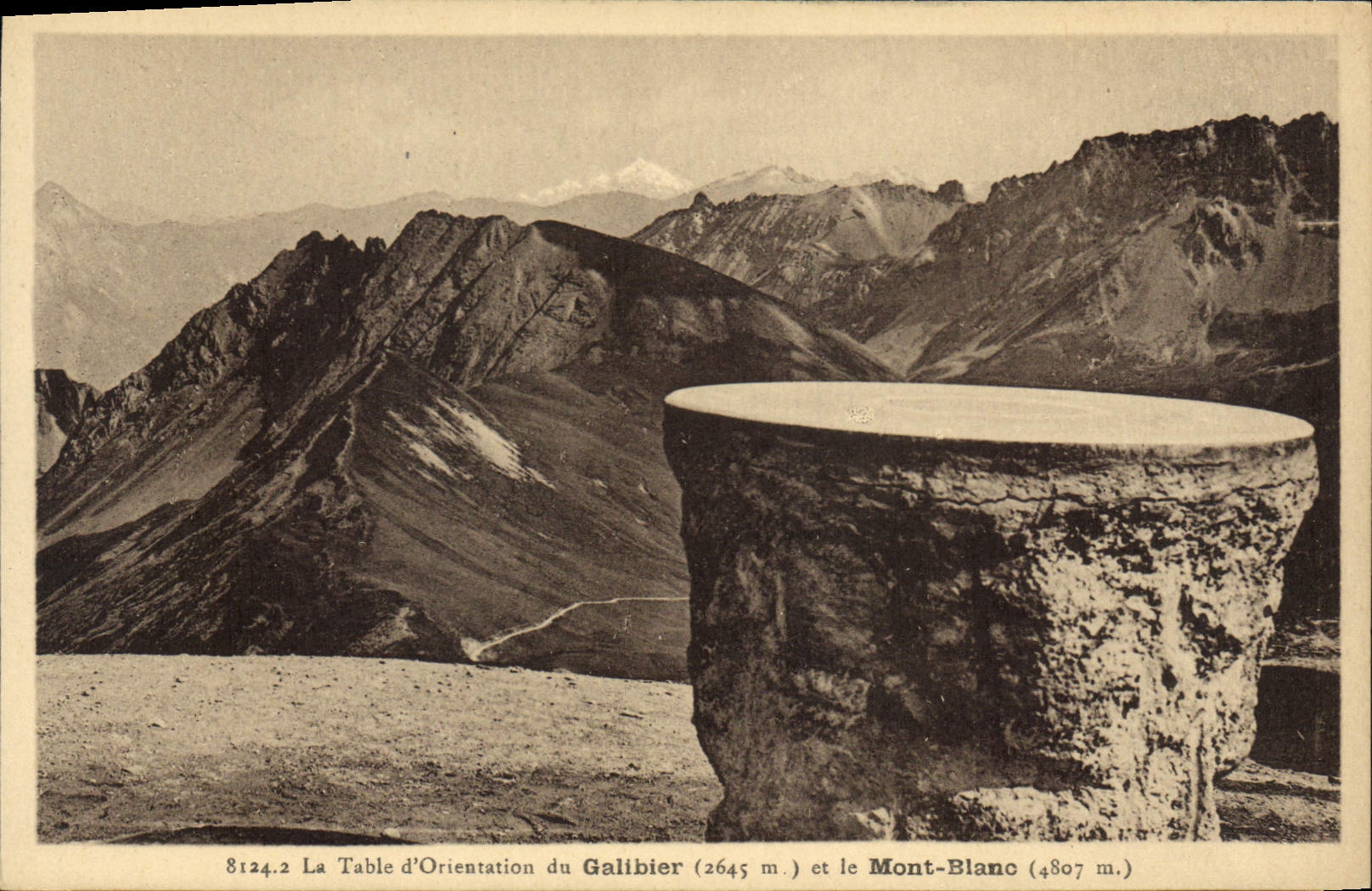 La Table d'Orientaion du Galibier (2645 m.) et le Mont-Blanc (4807 m.) — Restaurant du Galibier, Grenoble