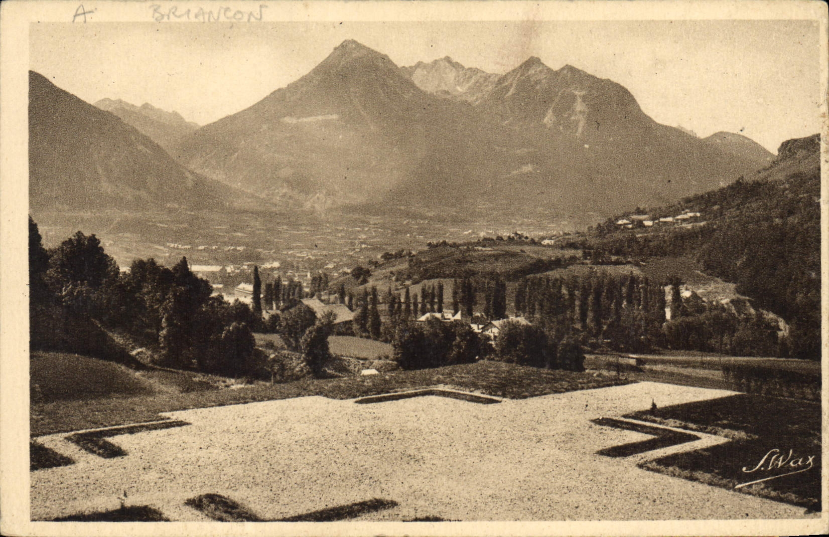 BRIANÇON — Panoramablick auf den Park und das Hotel des Neiges — S. Wax