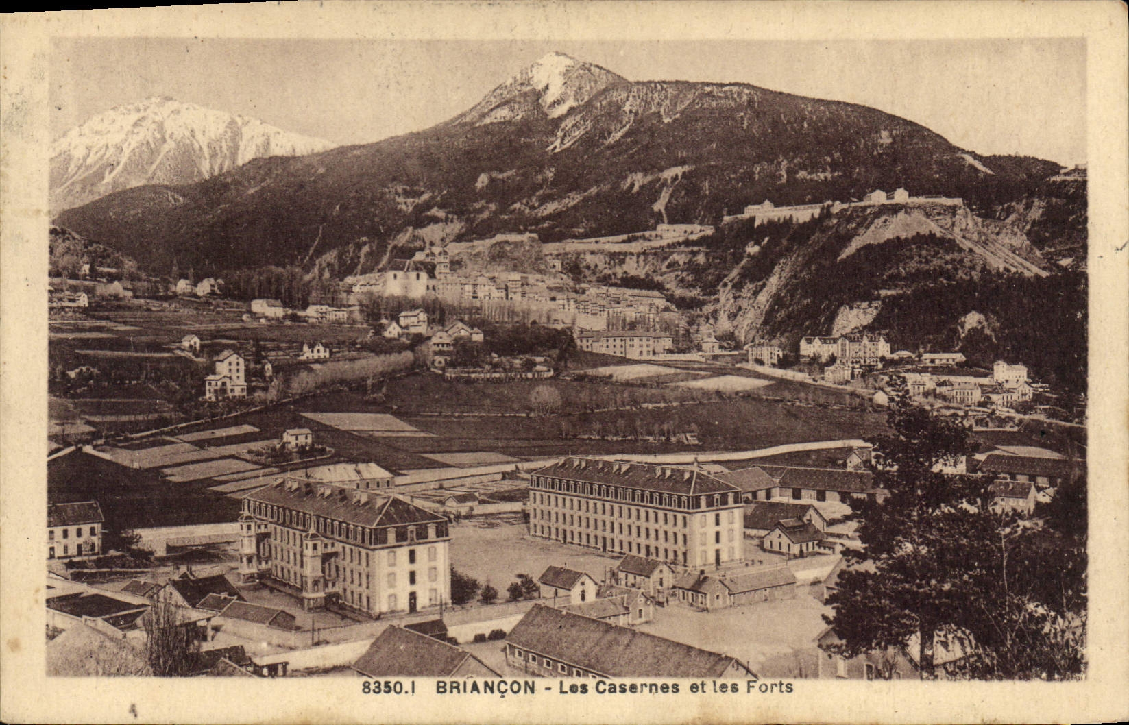 BRIANÇON - Les Casernes et les Forts — éditeur A. Hourlier, n° 8350.I