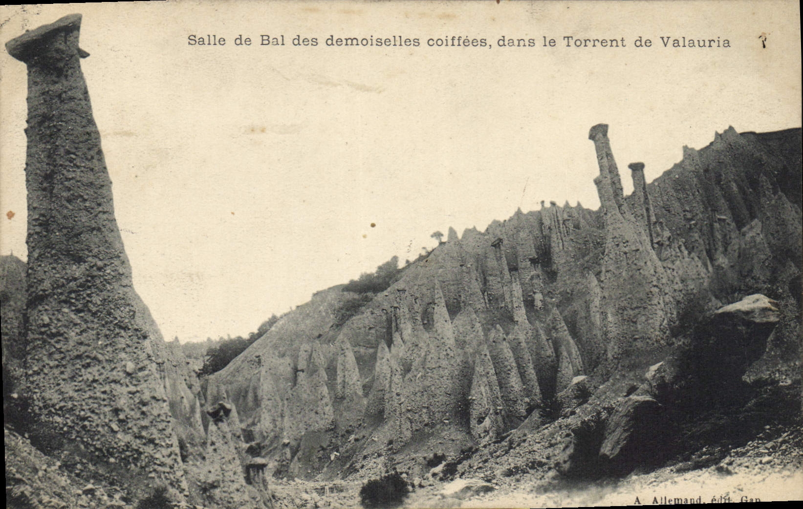 Salle de Bal des demoiselles coiffées, dans le Torrent de Valauria — A. Allemand, édit. Gan