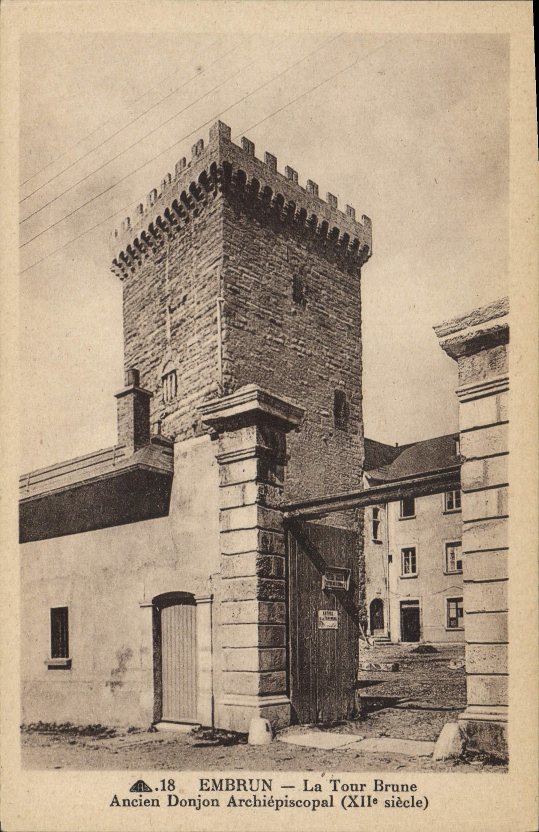 Embrun — La Tour Brune, Ancien Donjon Archiépiscopal (XIIe siècle)