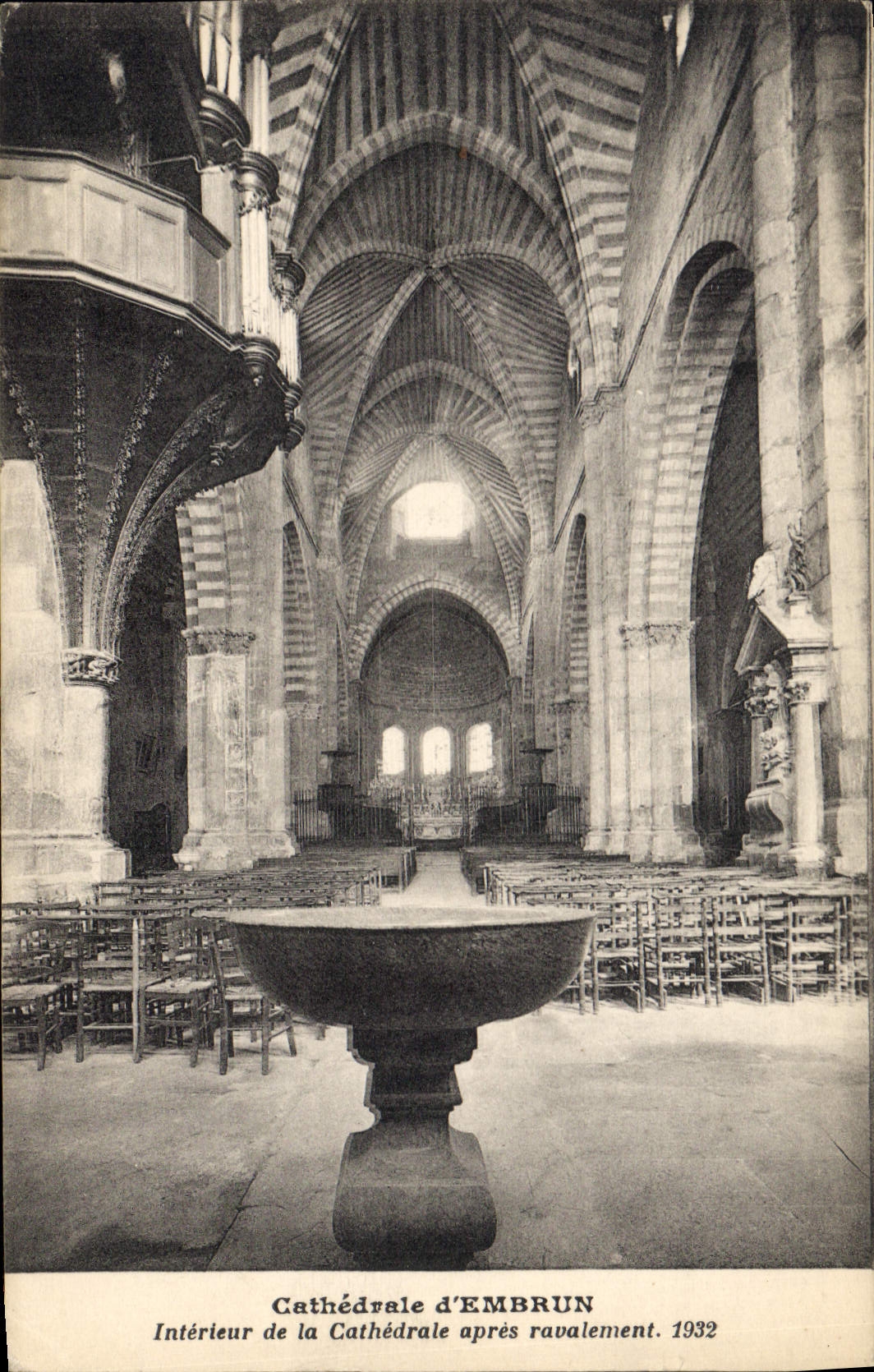 Intérieur de la Cathédrale d'Embrun — après ravage — 1932