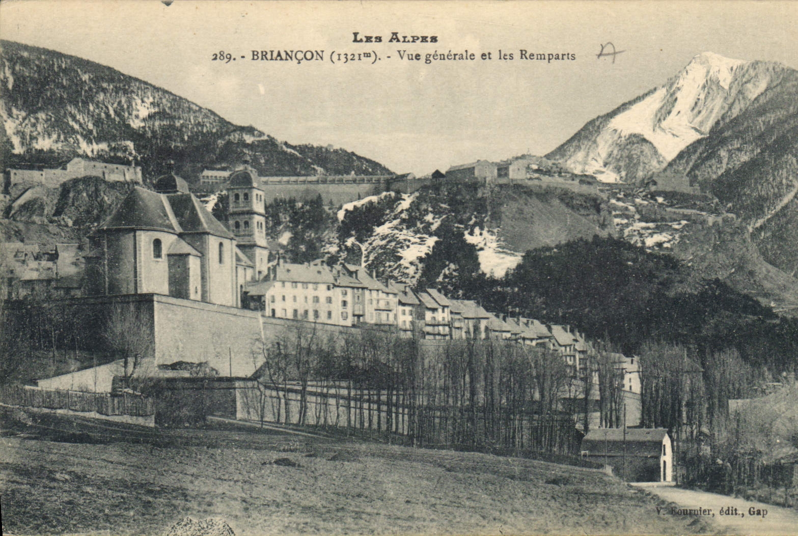Briançon (1321m) — Vue générale et les Remparts — Bourruier, édit., Gap