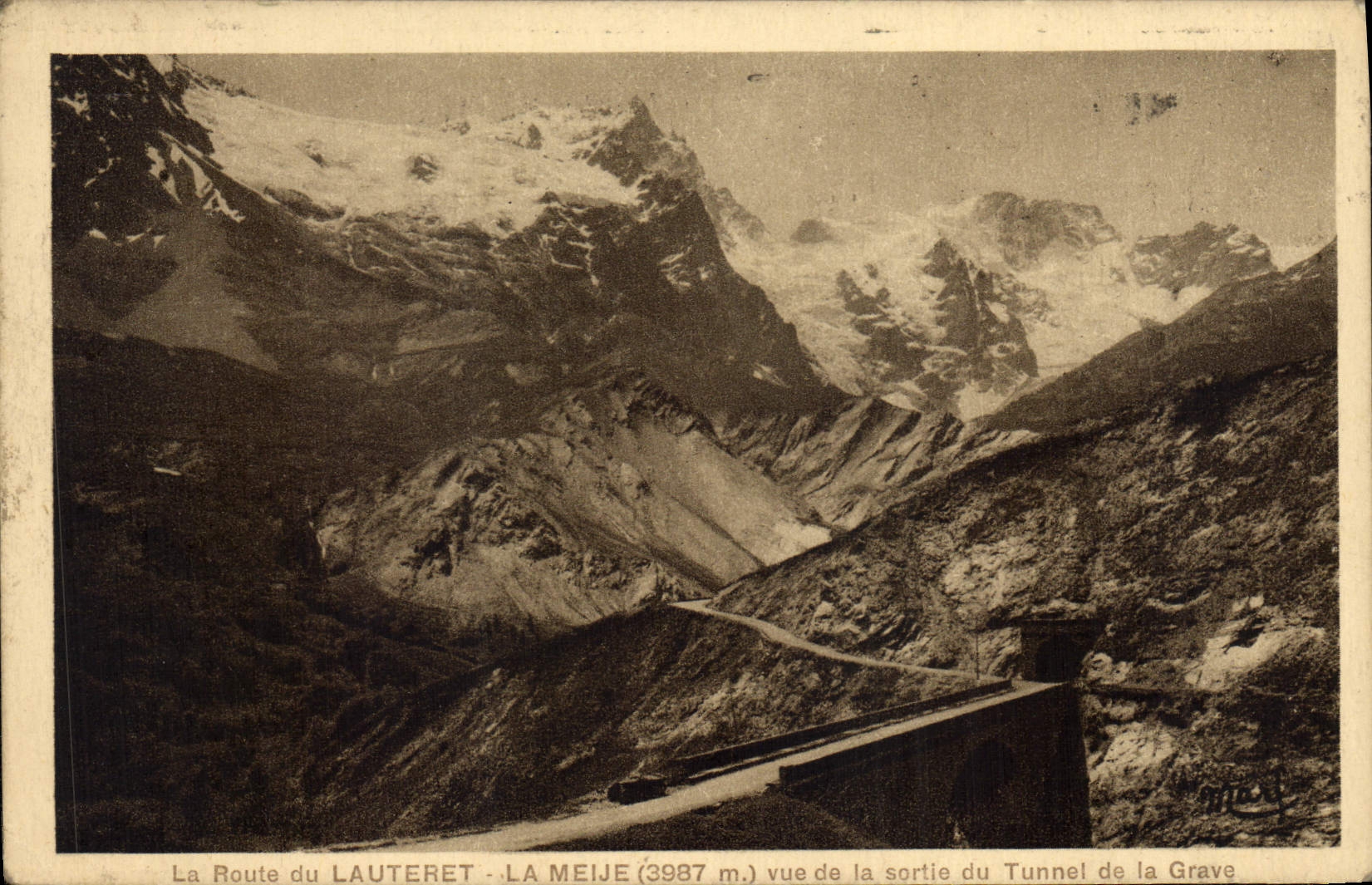La Route du LAUTERET - LA MEIJE (3987 m.) vue de la sortie du Tunnel de la Grave