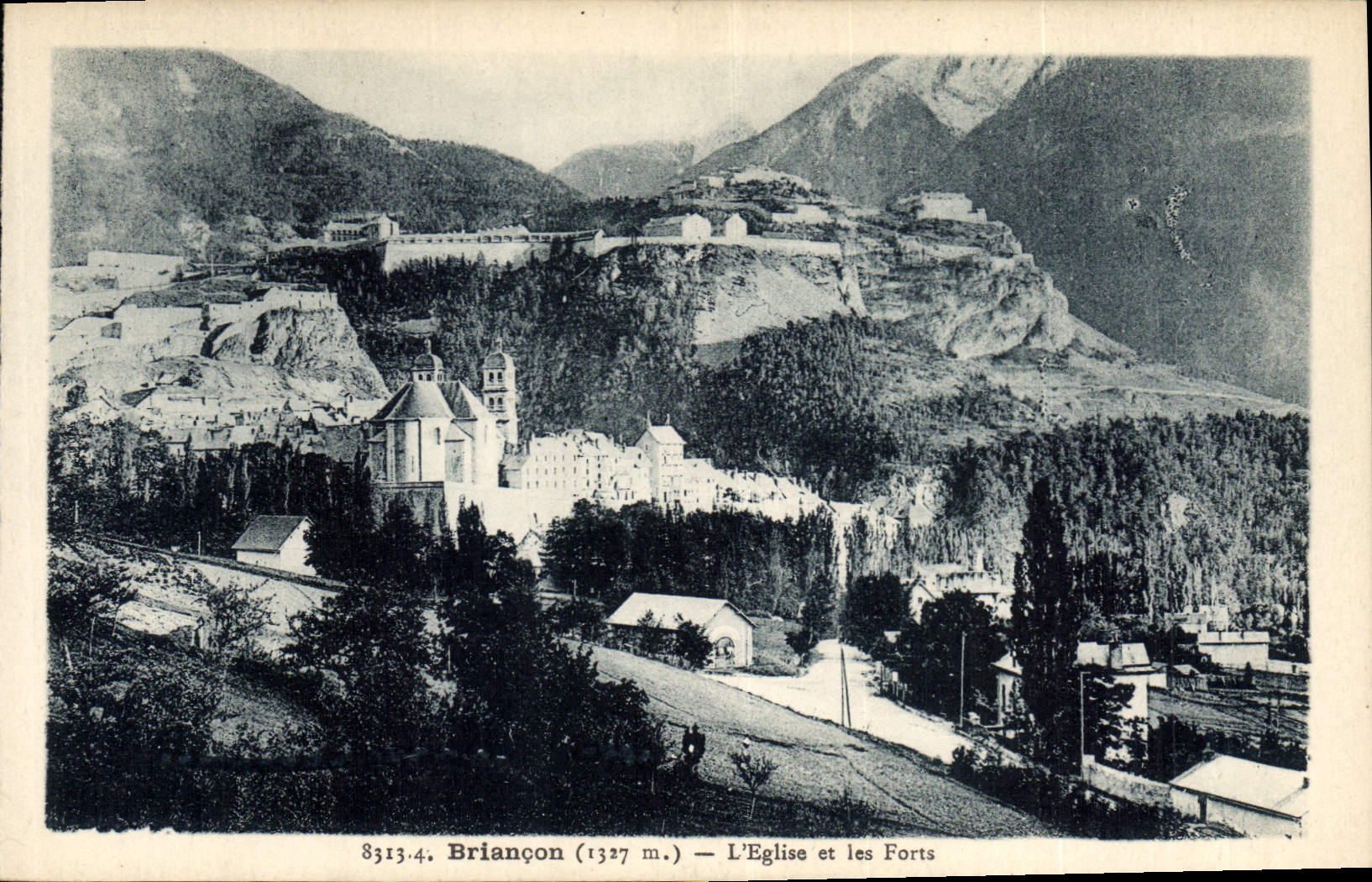 Briançon (1327 m.) — L'Église et les Forts