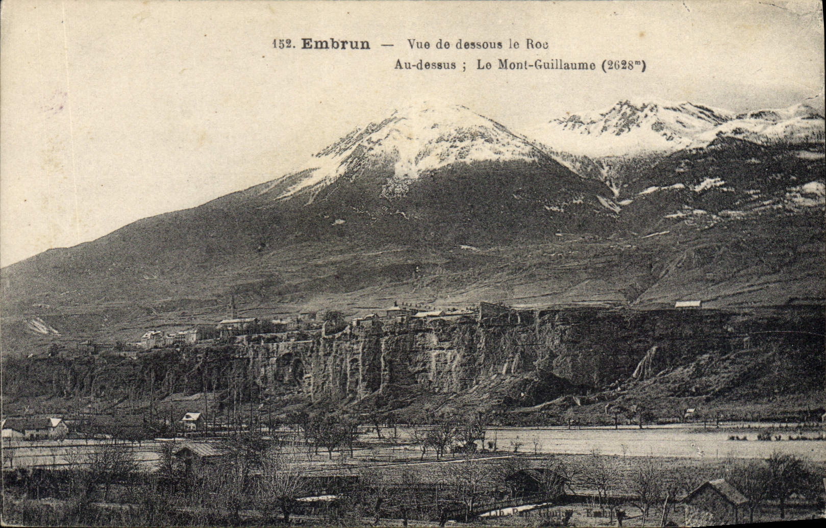 Embrun — Vue de dessous le Roc ; Au-dessus ; Le Mont-Guillaume (2628m)