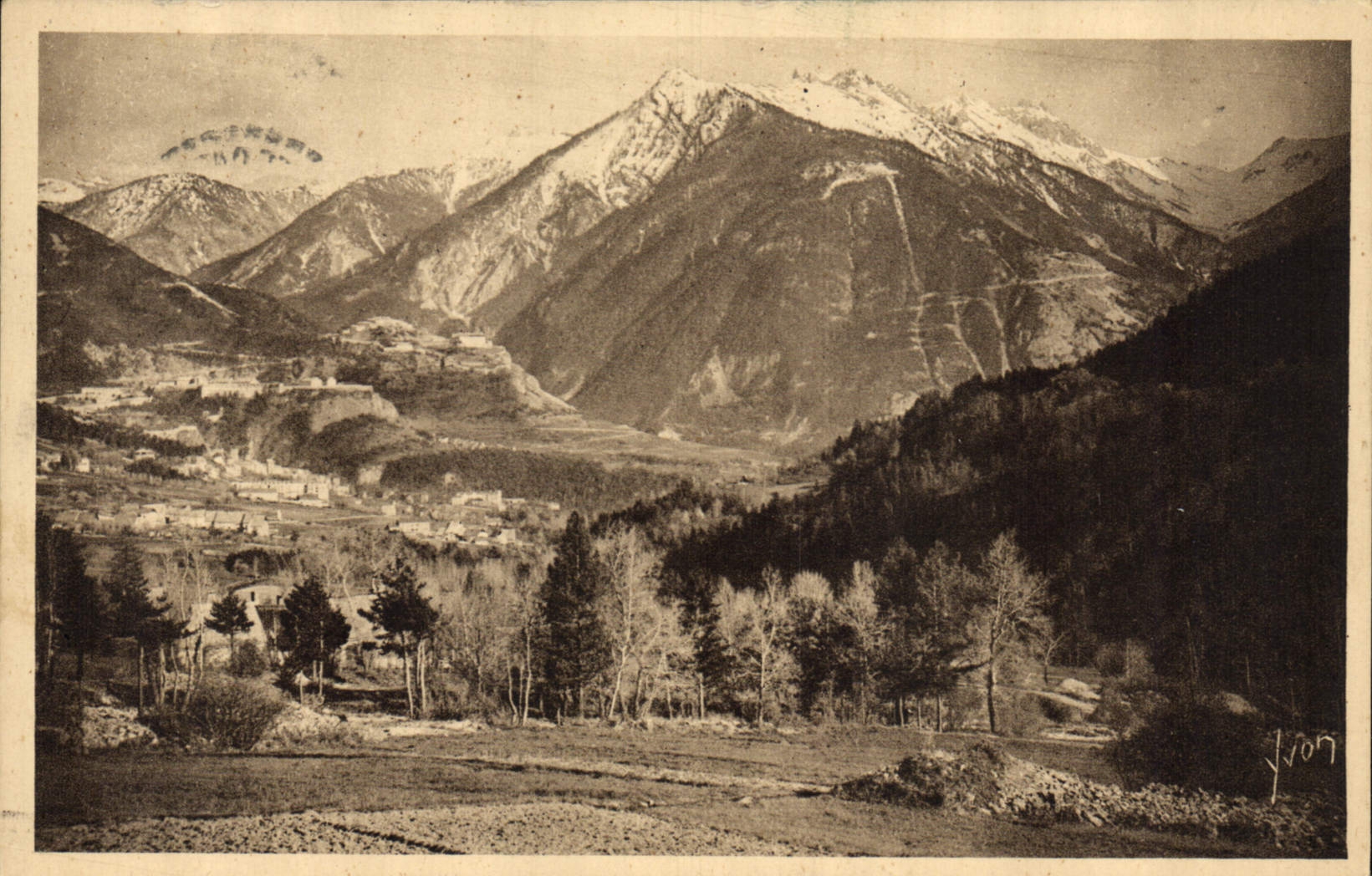 BRIANÇON (Htes-Alpes) — Vue générale (alt. 1331 m.) — Les Éditions d'Art YVON, Paris