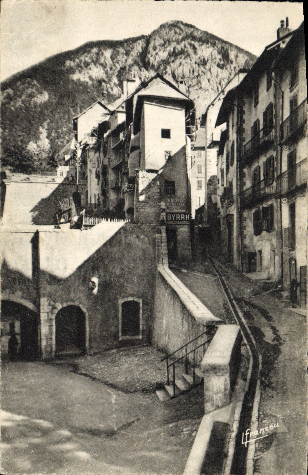 BRIANÇON — La Petite Gargouille et la Croix de Toulouse — Coll. «LES HAUTES ALPES» de L. FRANCOU