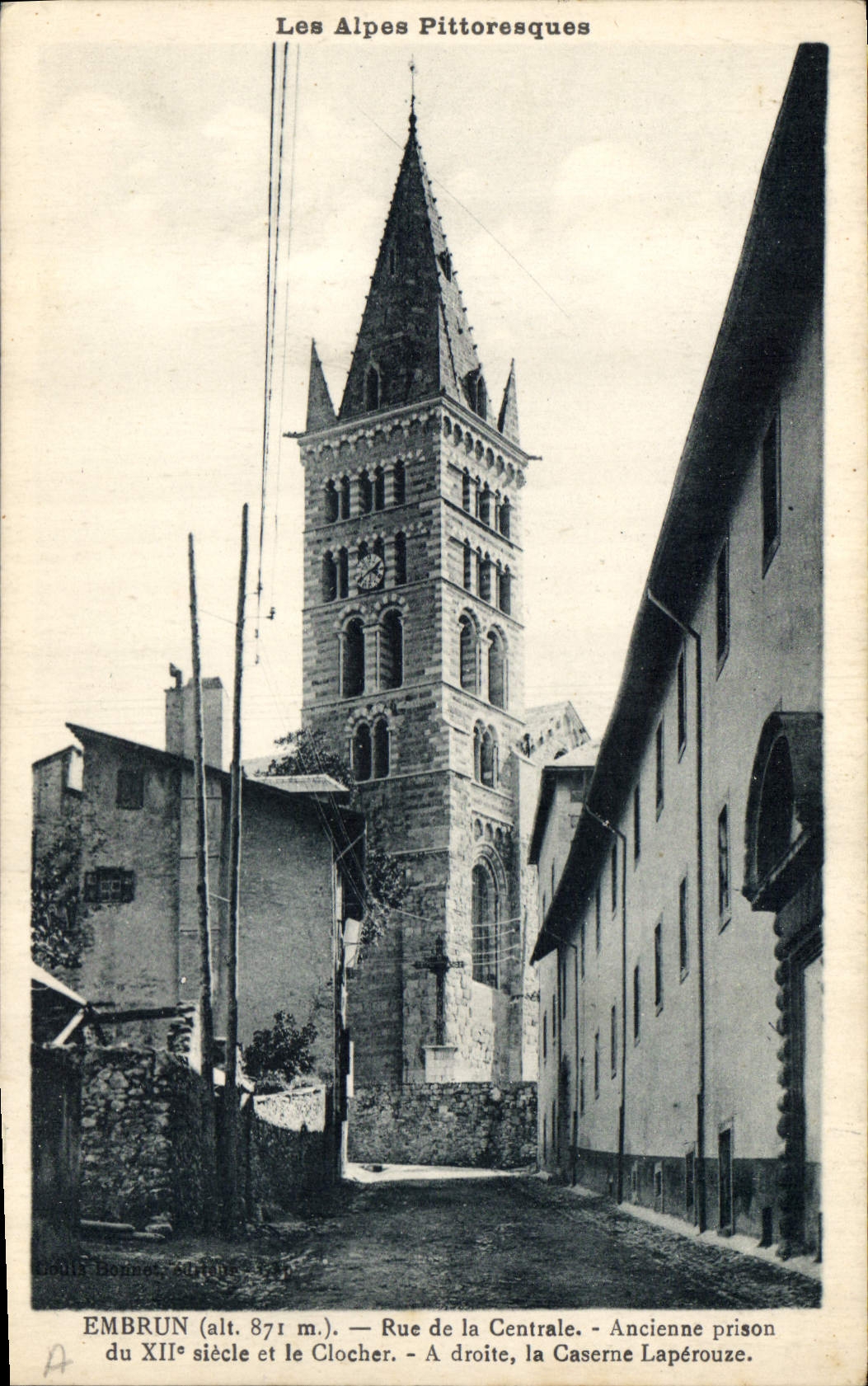 Embrun (alt. 871 m.) — Église du XIIe siècle et clocher — ancienne prison et caserne Lapérouze