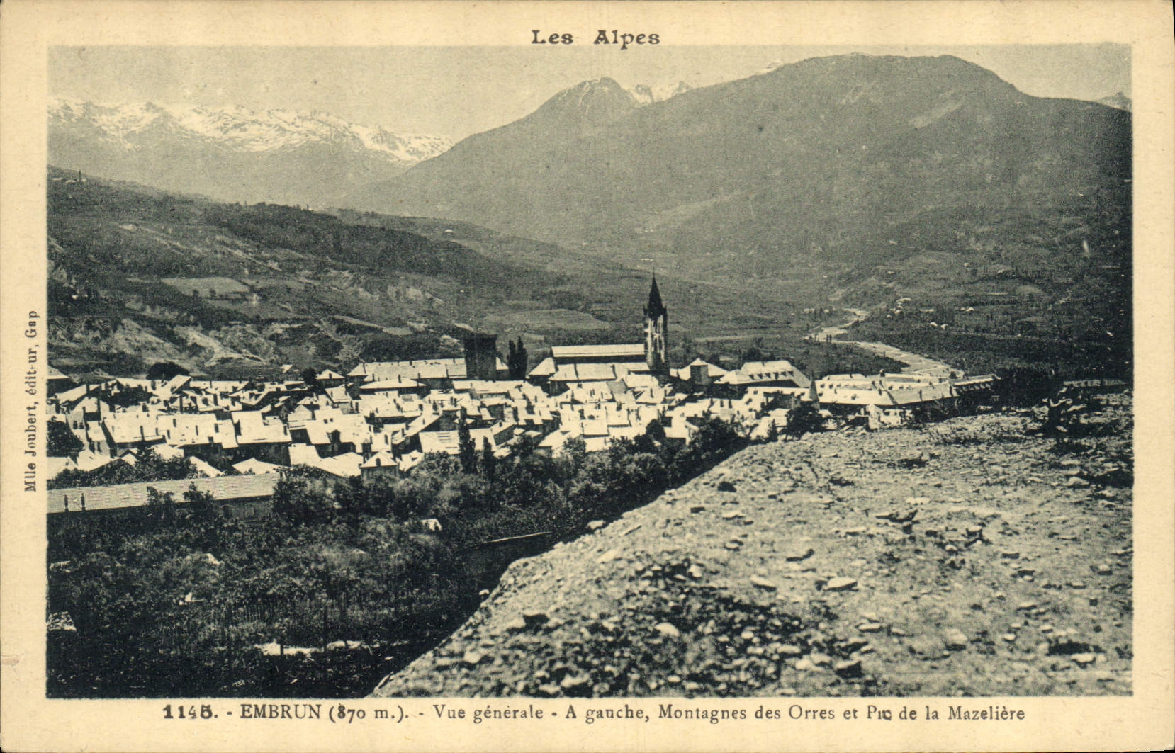 Embrun (870 m.) — Vue générale — Montagnes des Orres et Pic de la Mazelière — Mile Joubert, édit. ur. Gap, n° 1148