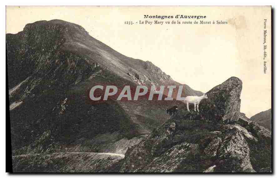 CPA Montagnes d'Auvergne le Puy Mary vu de la Route de Murat a Salers Chevre