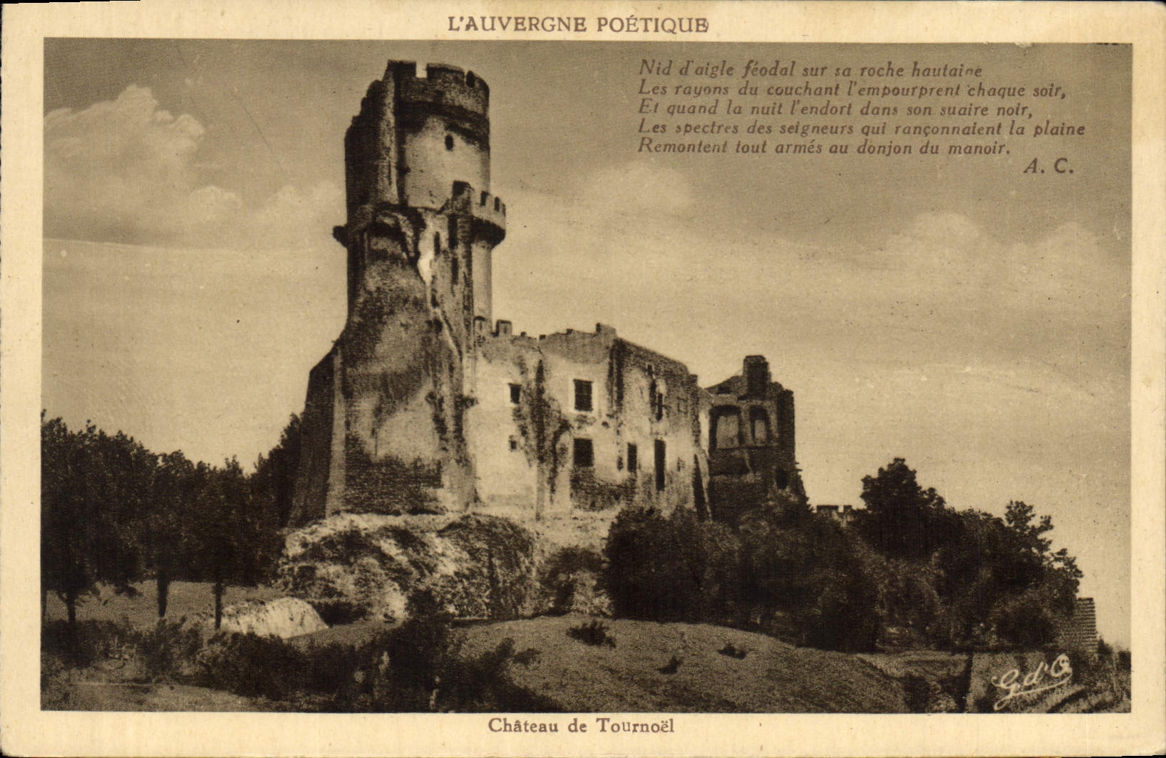 CPA L'Auvergne Poetique Chateau de Tournoel 