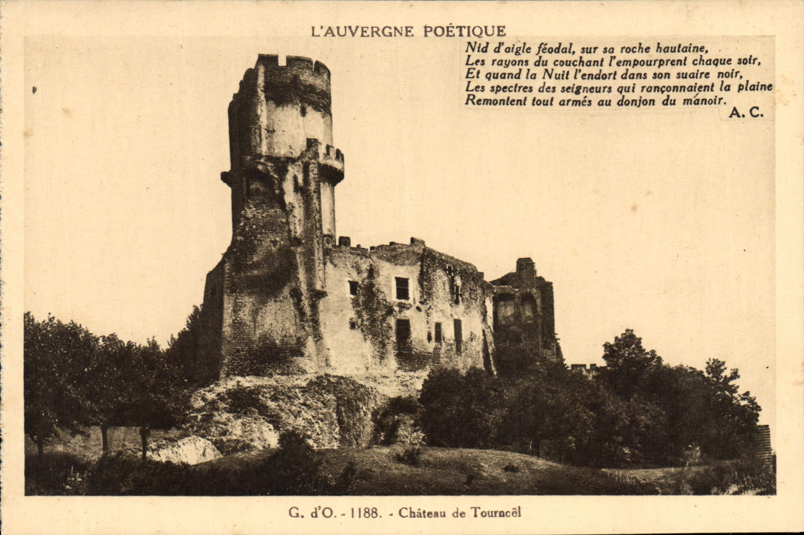 CPA L'Auvergne Poetique Chateau de Tournoel 