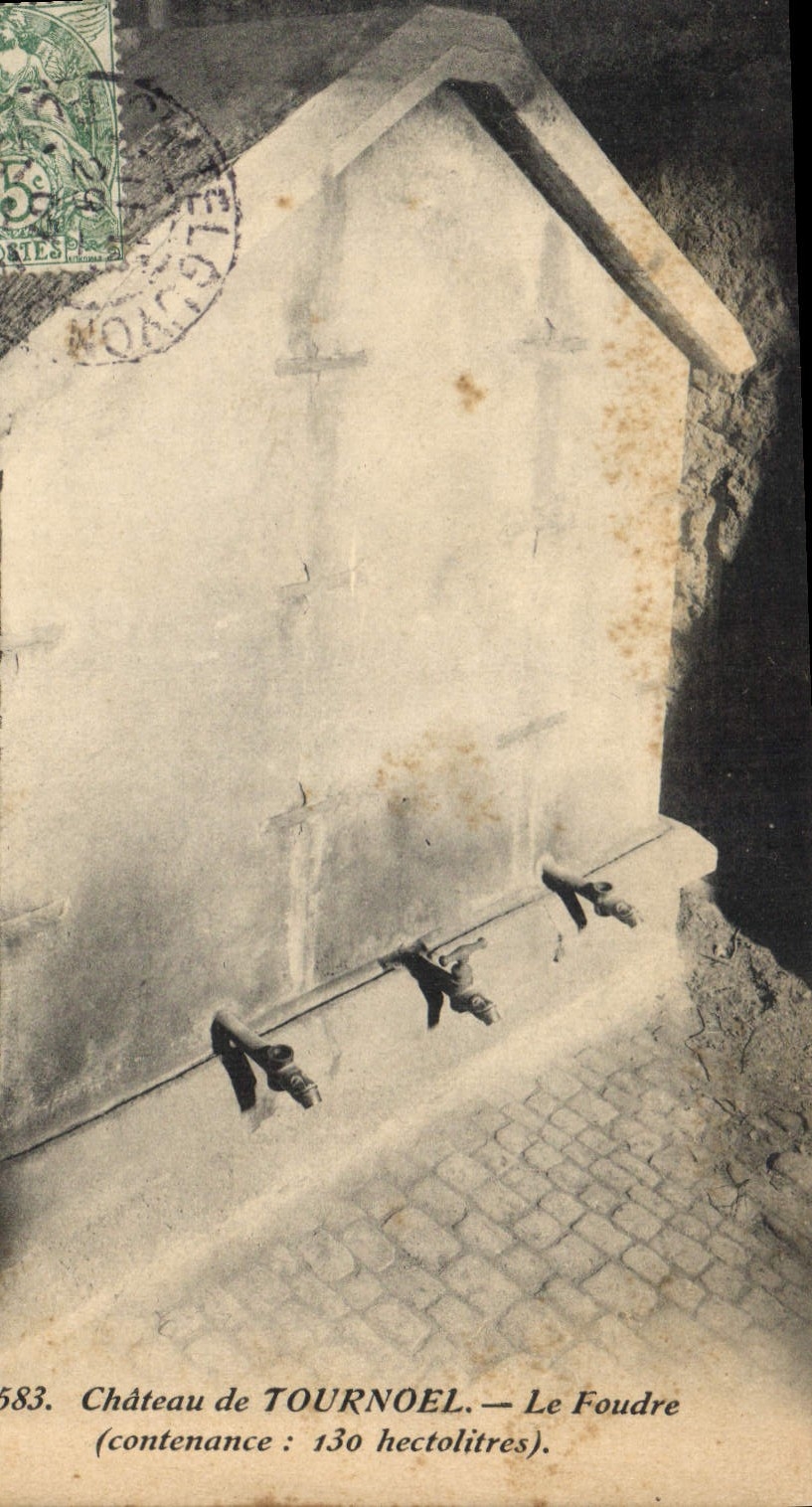 Château de TOURNOEL — Le Foudre (contenance : 130 hectolitres)