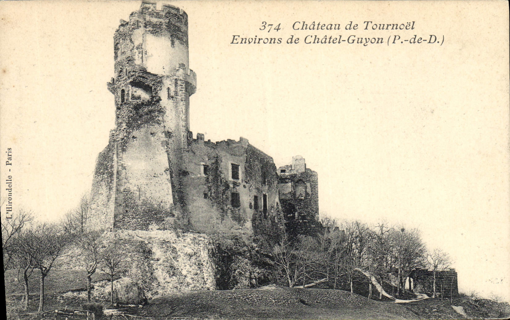 Château de Tournoël — Ruinen eines Burghofs — L' Hirondelle, Paris, Nr. 374
