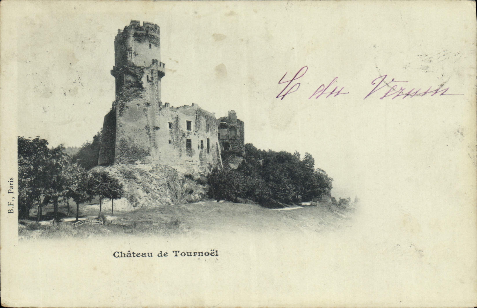Château de Tournoël — ruines d'un château fort — B.F. Paris