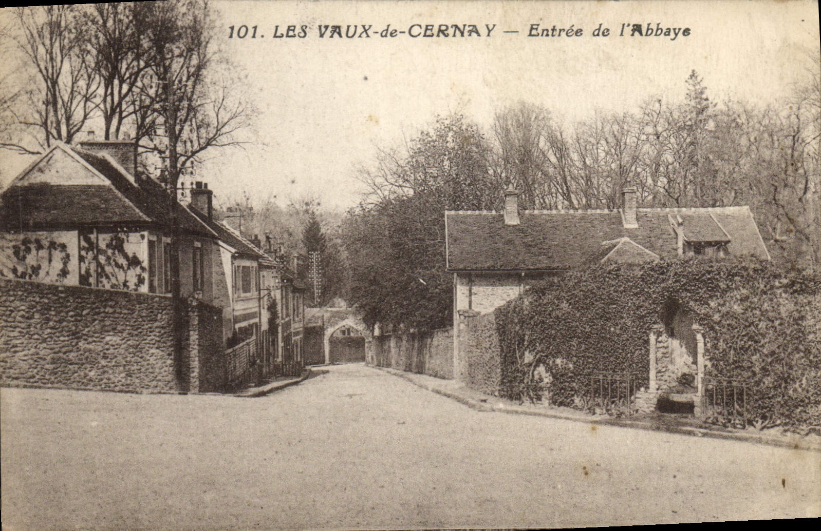 CPA Les Vaux de Cernay entree de l'Abbaye 