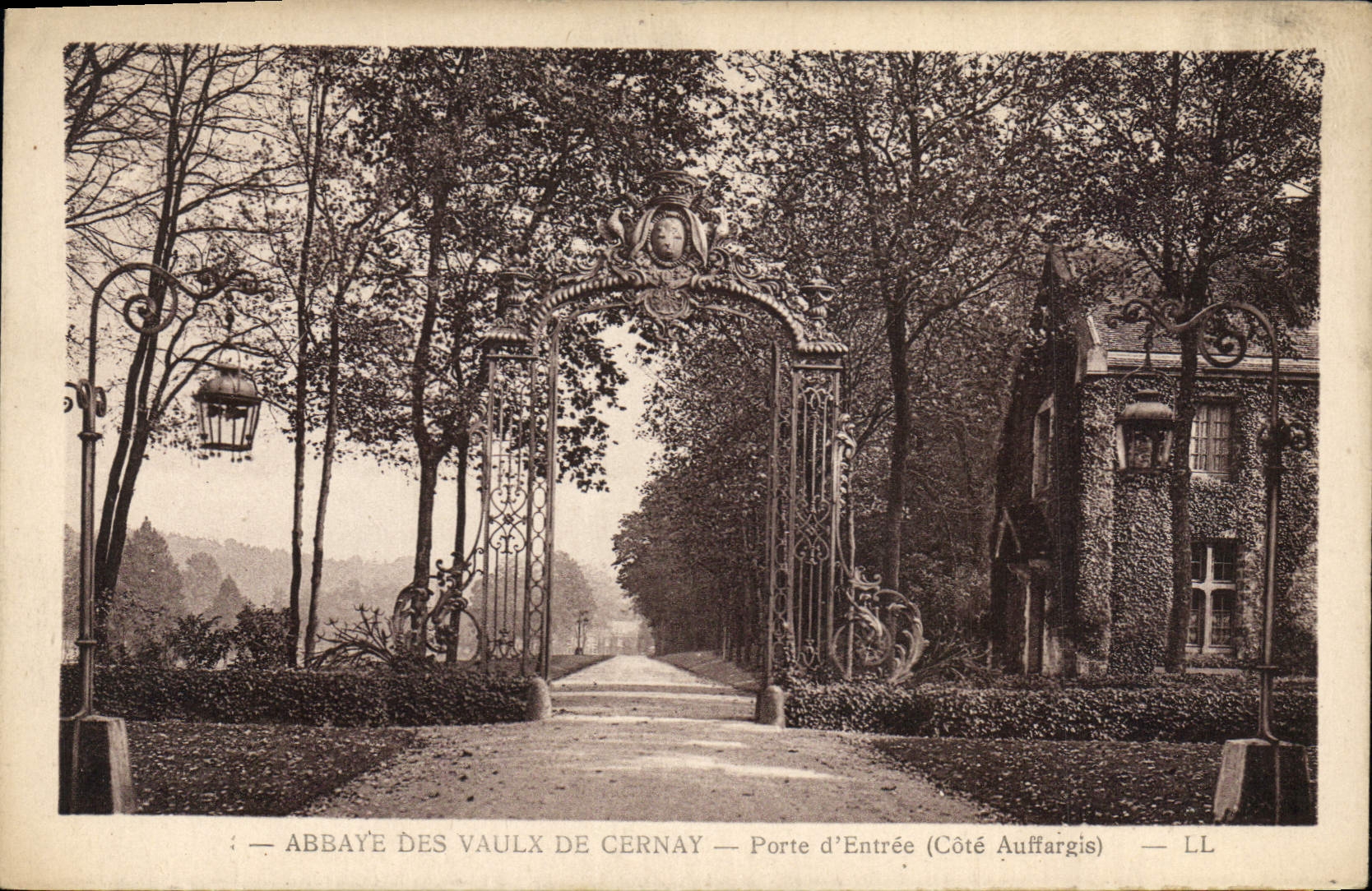 Abbazia dei Vaulx de Cernay — Porta d'ingresso (Côté Auffargis) — LL