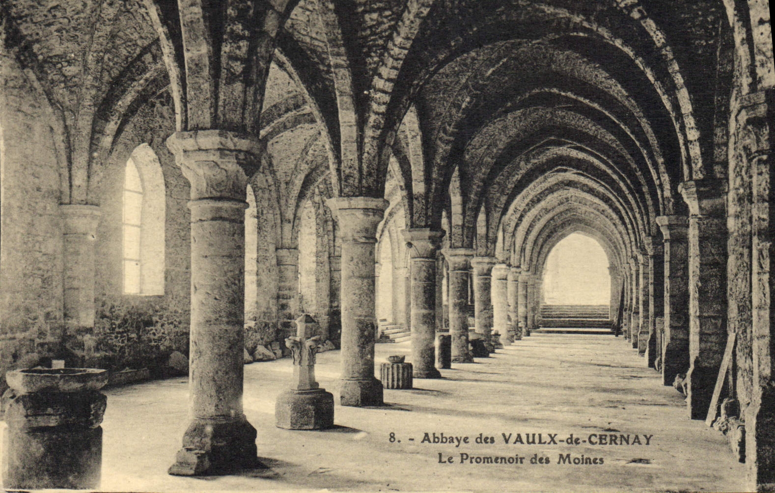 Abbaye des Vaulx-de-Cernay — Le Promenoir des Moines — n°8