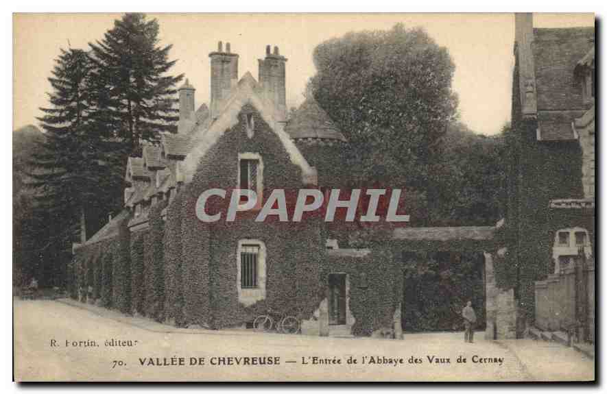 CPA Vallee de Chevreuse l'Entree de l'Abbaye des Vaux de Cernay 