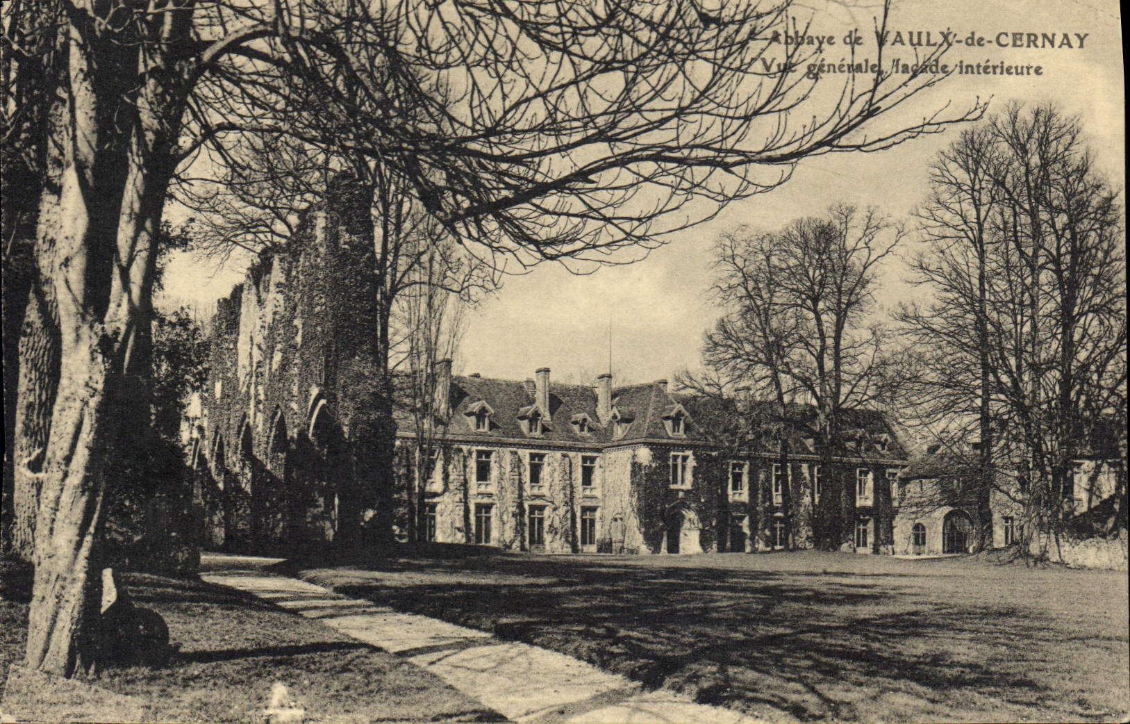 Abbaye de Vaulx-de-Cernay — Vue générale, façade intérieure — sans éditeur ni numéro visible