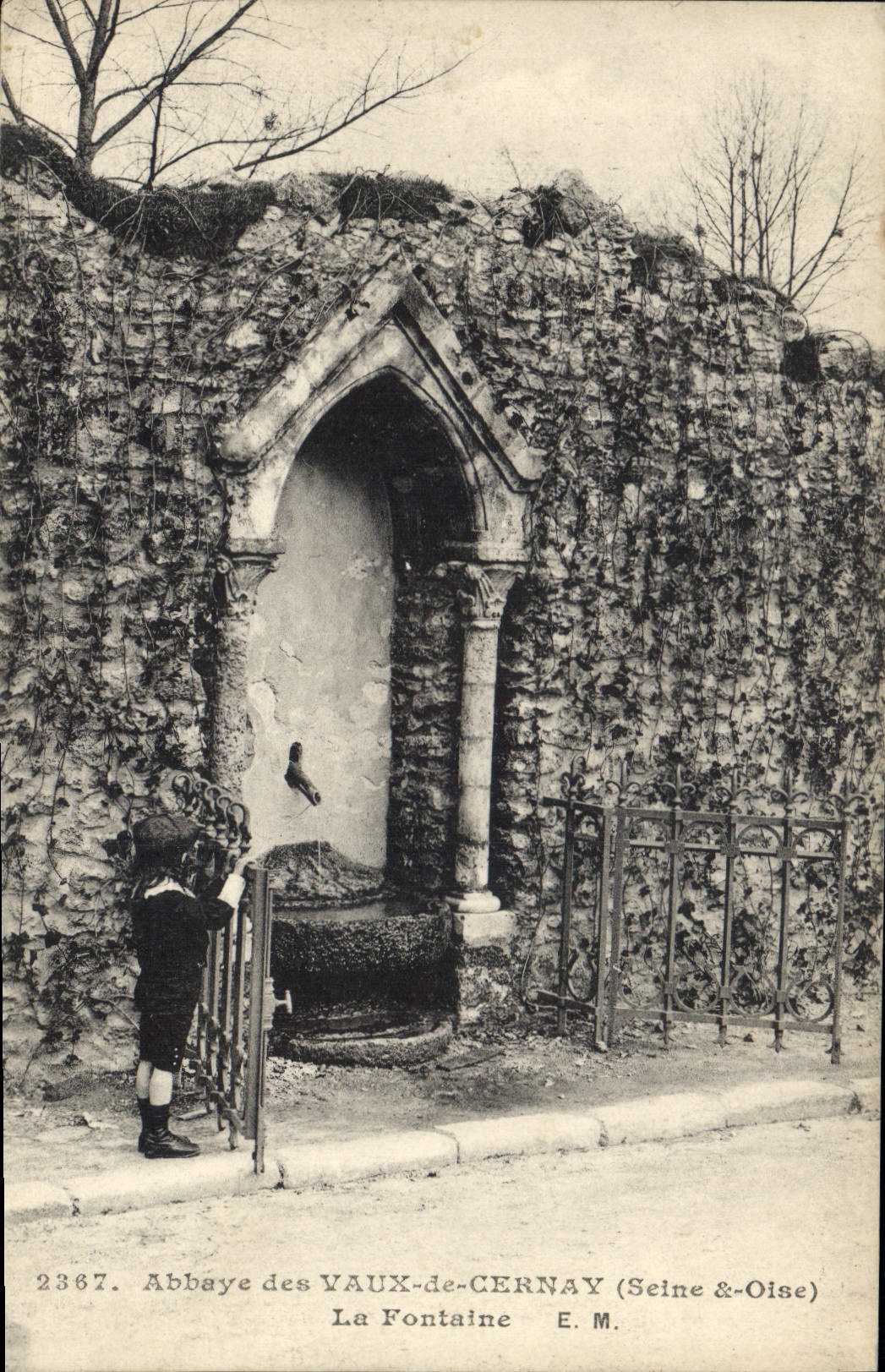 Abbaye des VAUX-de-CERNAY — La Fontaine — E. M.