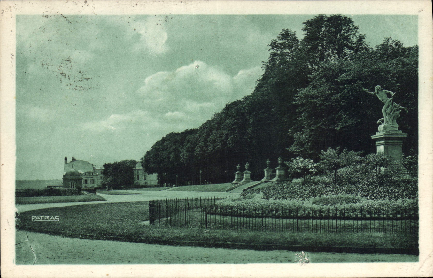 Saint-Germain-en-Laye — L’Ouragan et la feuille morte sur la Térasse — Patras