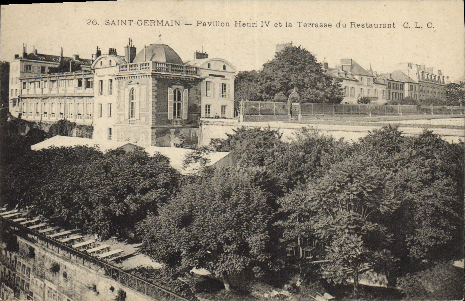 Saint-Germain — Pavillon Henri IV und die Terrasse des Restaurants C.L.C.