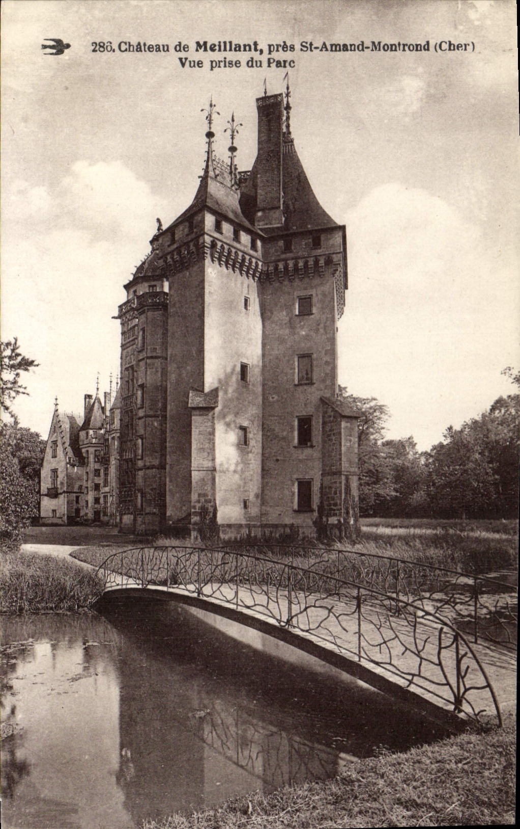CPA Chateau de Meillant pres St Amand Montrond Cher vue prise du Parc 