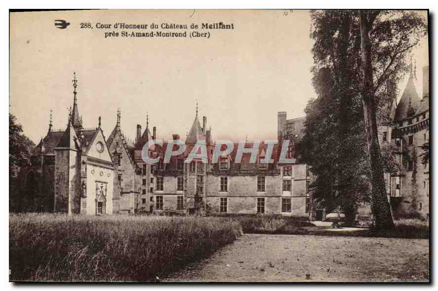 Cour d'Honneur du Château de Meilffant — près St-Amand-Montrond (Cher) — éditeur non visible