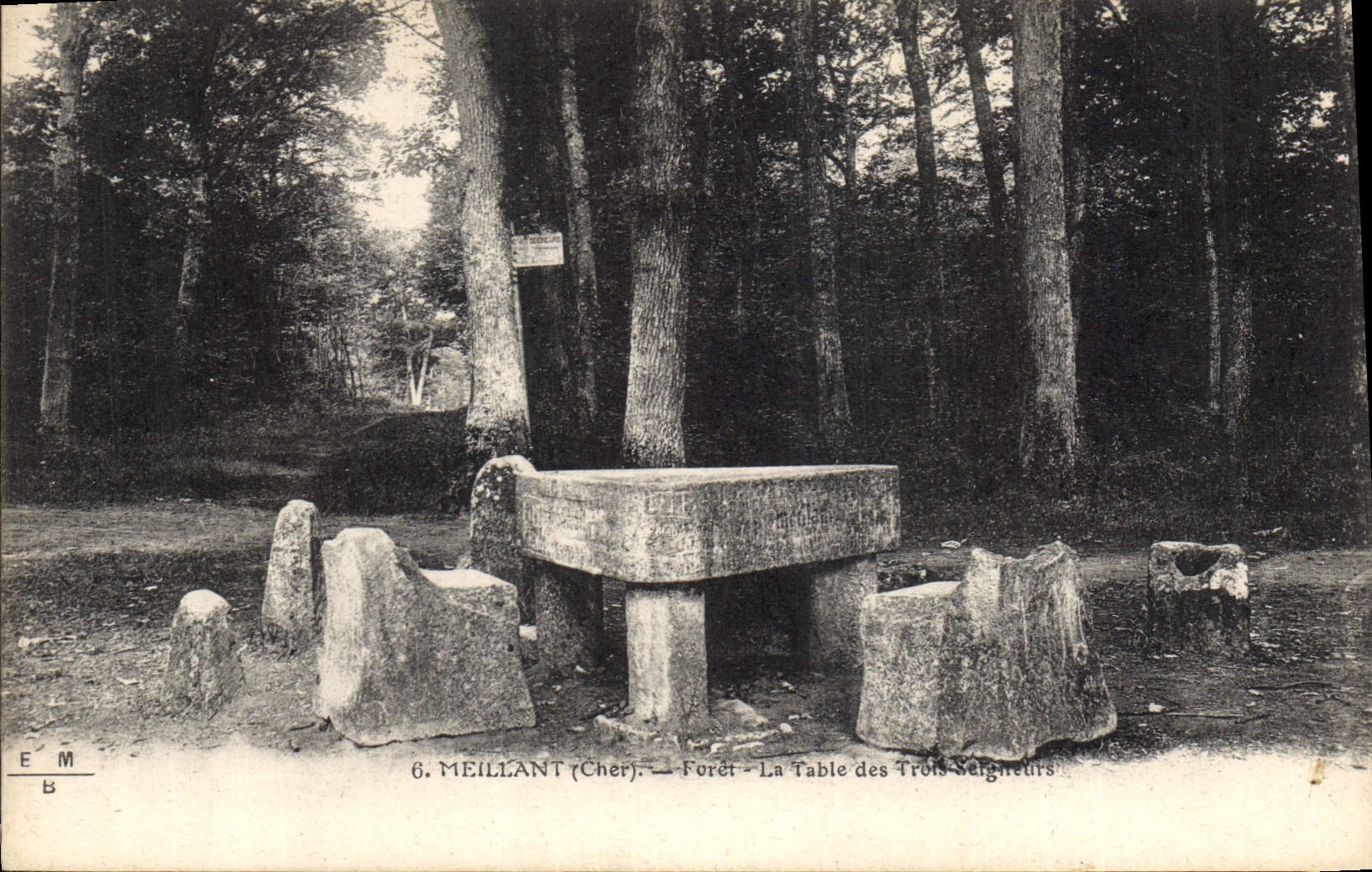 Meillant (Cher) — Forêt — La Table des Trois Seigneurs