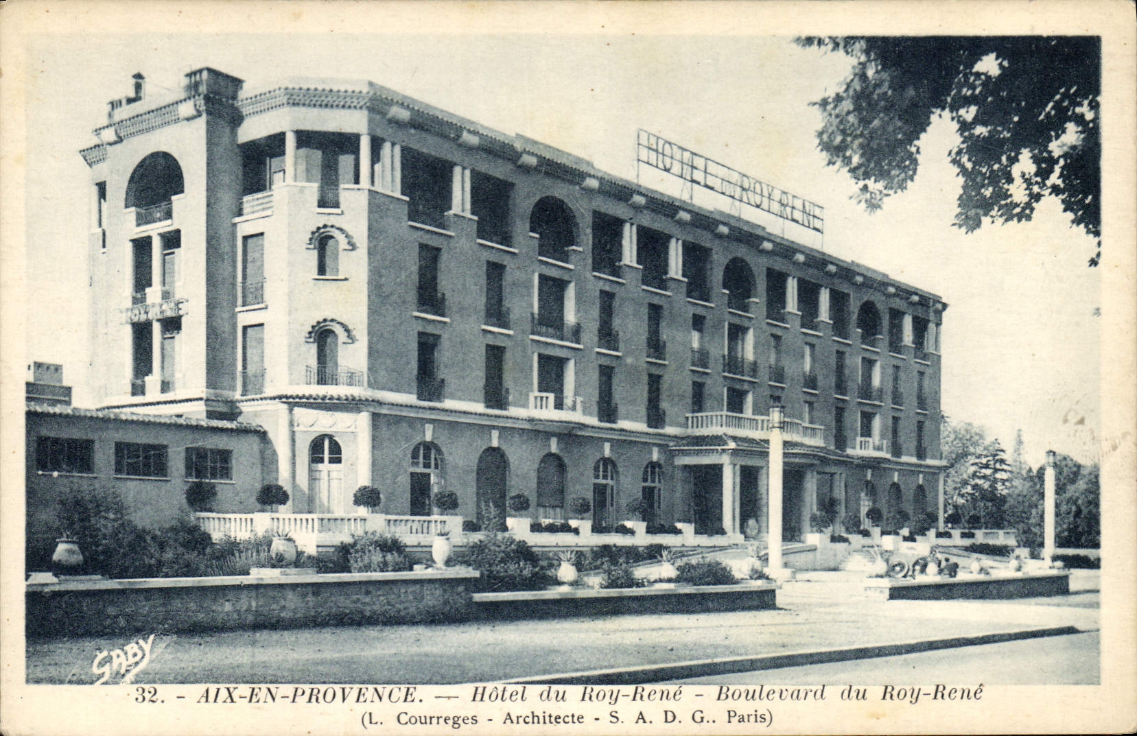 Aix-en-Provence — Hôtel du Roy-René — Boulevard du Roy-René — Architecte L. Courreges — S.A.D.G. Paris