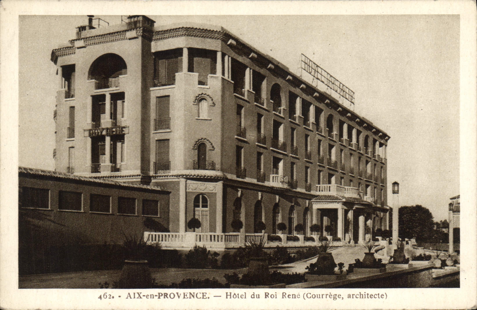 AIX-en-PROVENCE — Hôtel du Roi René (Courrrège, architecte)
