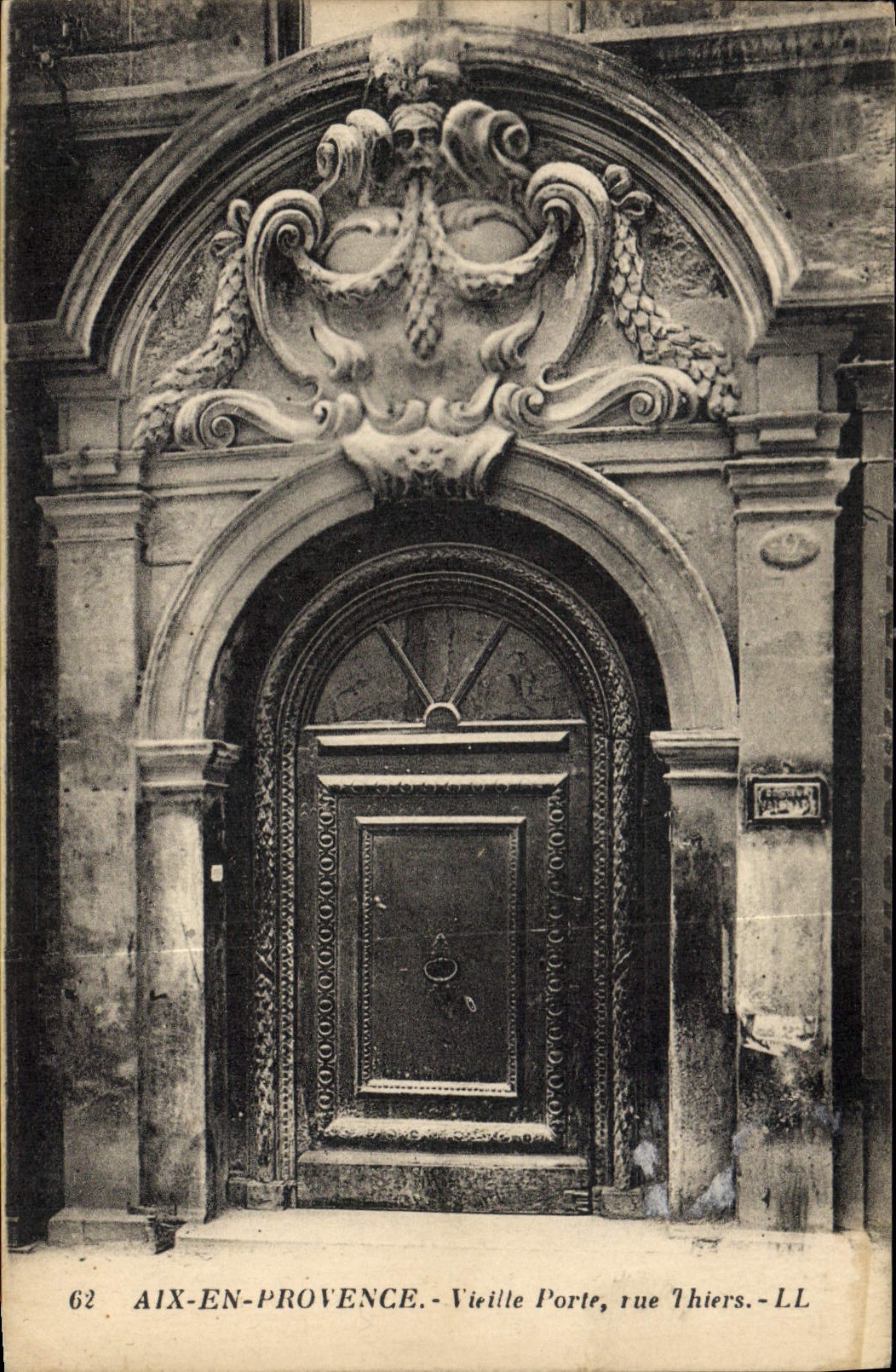 Aix-en-Provence — Vieille Porte, rue Thiers — LL, n°62