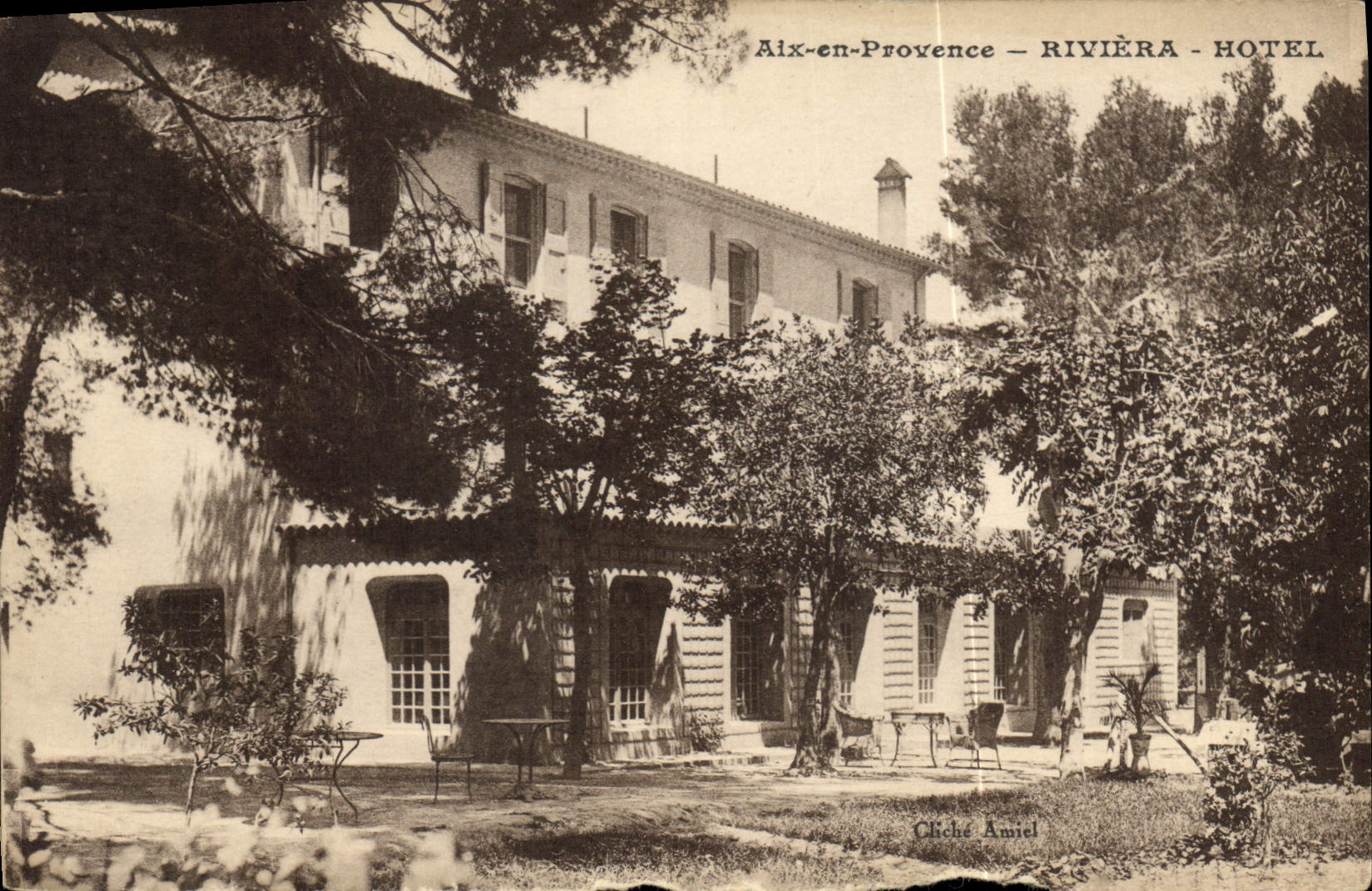 Aix-en-Provence — Fluss — Hotel — Cliché Amiel